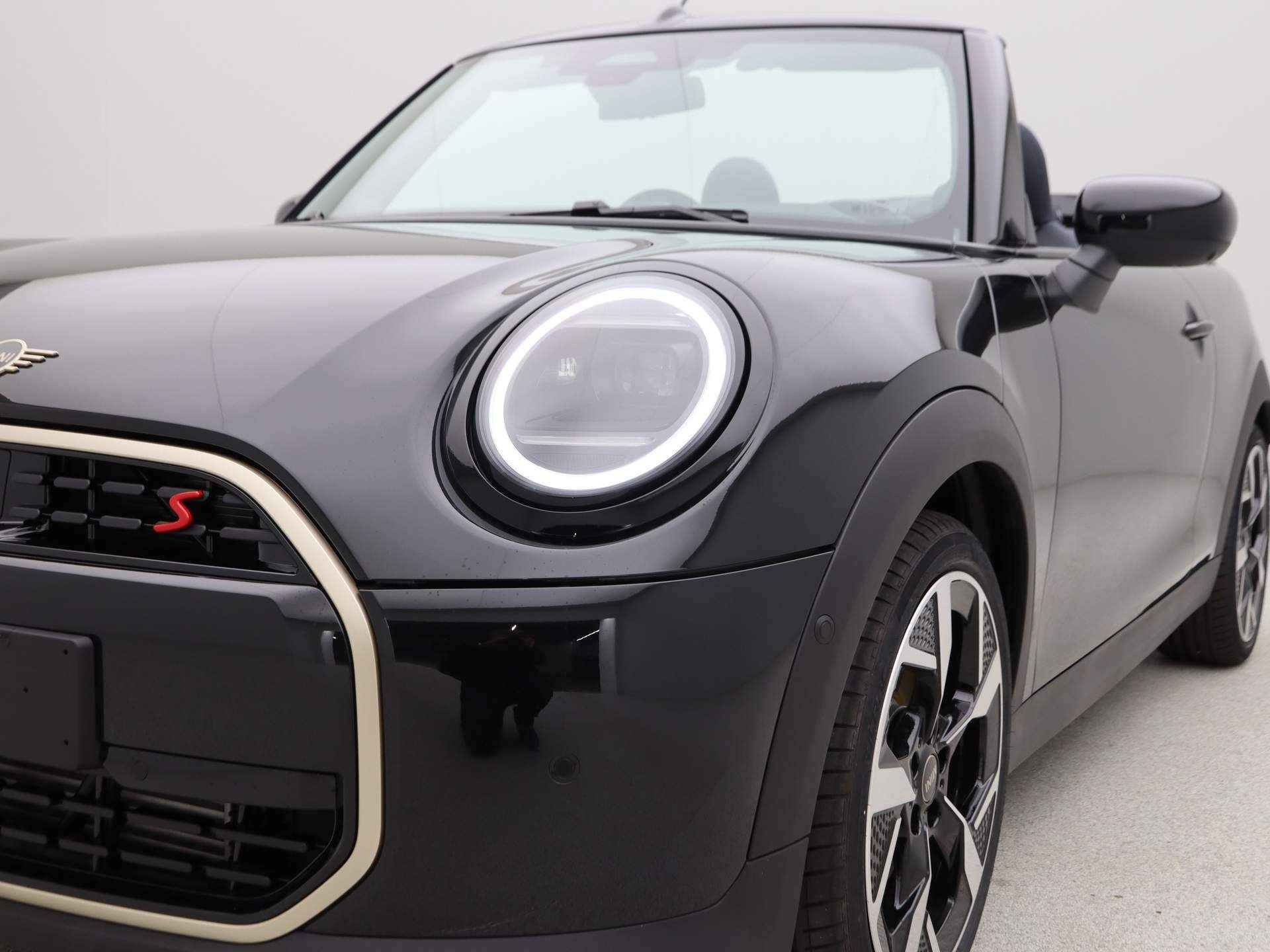 MINI Cooper Cabrio S Favoured Pakket XL PRIVATE LEASE EUR 890,- (48 mnd/10.000 km) - 29/31