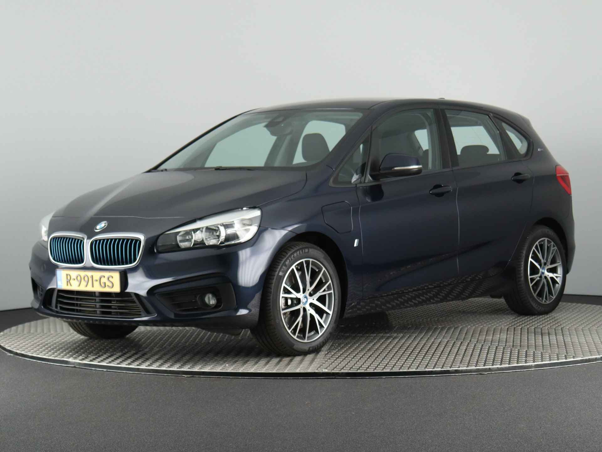 BMW 2 Serie Active Tourer 225xe iPerformance (Climate / Cruise / 17 Inch / Navi / PDC) - 61/62