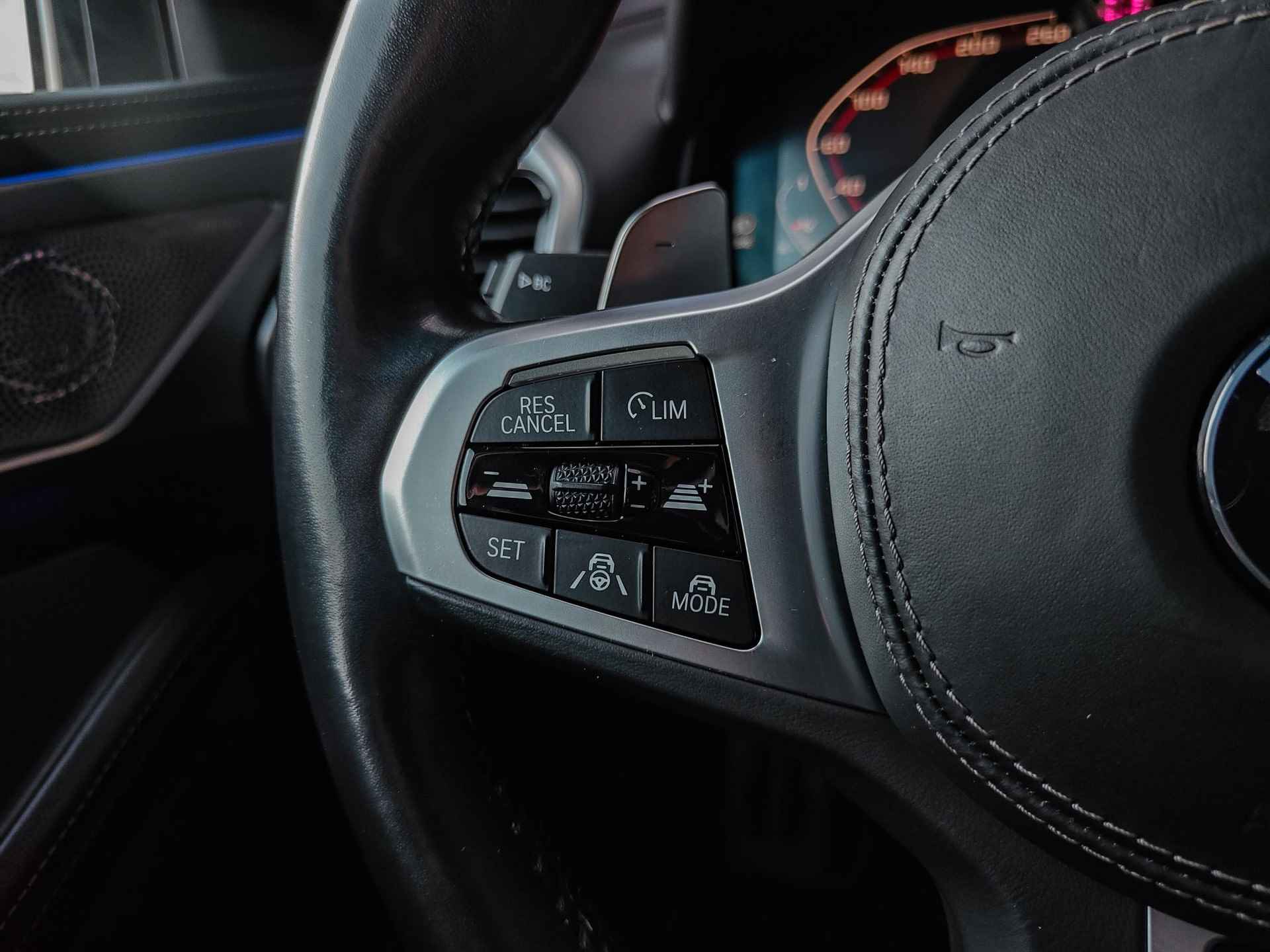 BMW 8-serie M850i xDrive | B&W | HUD | Nekverw. | Topview | - 31/50