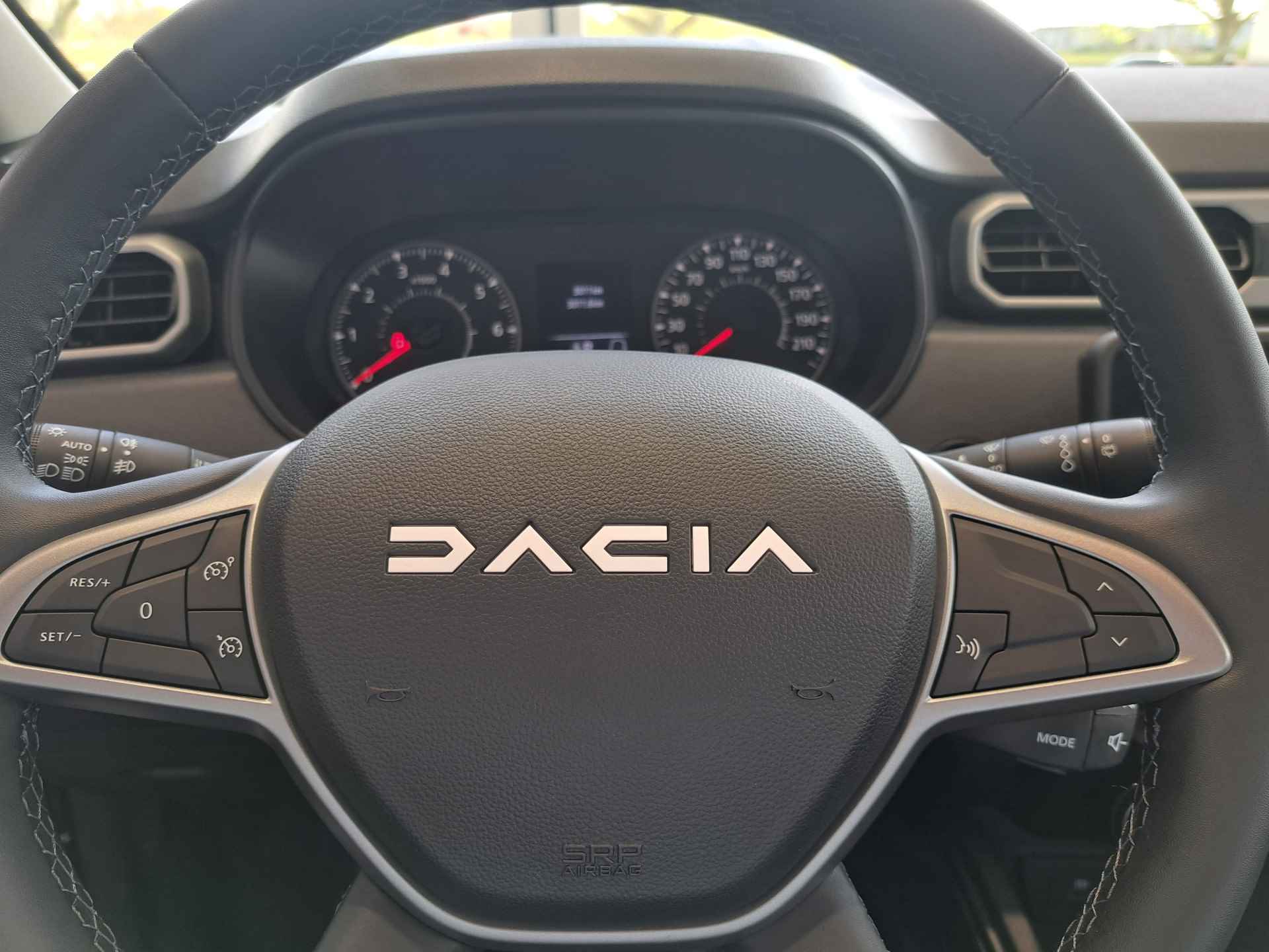 Dacia Duster 1.3 TCe 150 AUT Journey | Navigatie | Climat Control | 360 Camera | Cruise | incl. Bovag rijklaarpakket met 12 maanden garantie | - 16/17