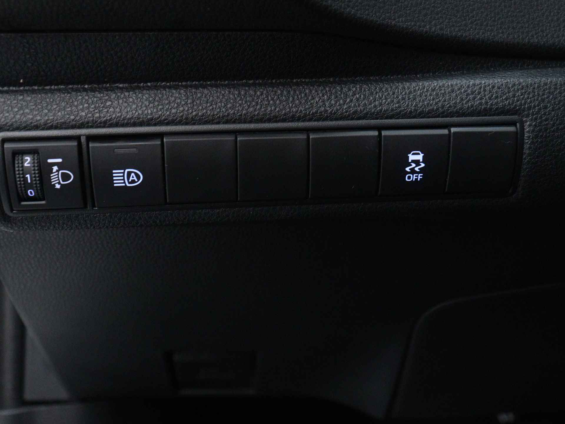 Toyota Corolla Touring Sports 1.8 Hybrid Dynamic | Navigatie | Stoelverwarming | Lane-Assist | - 35/43