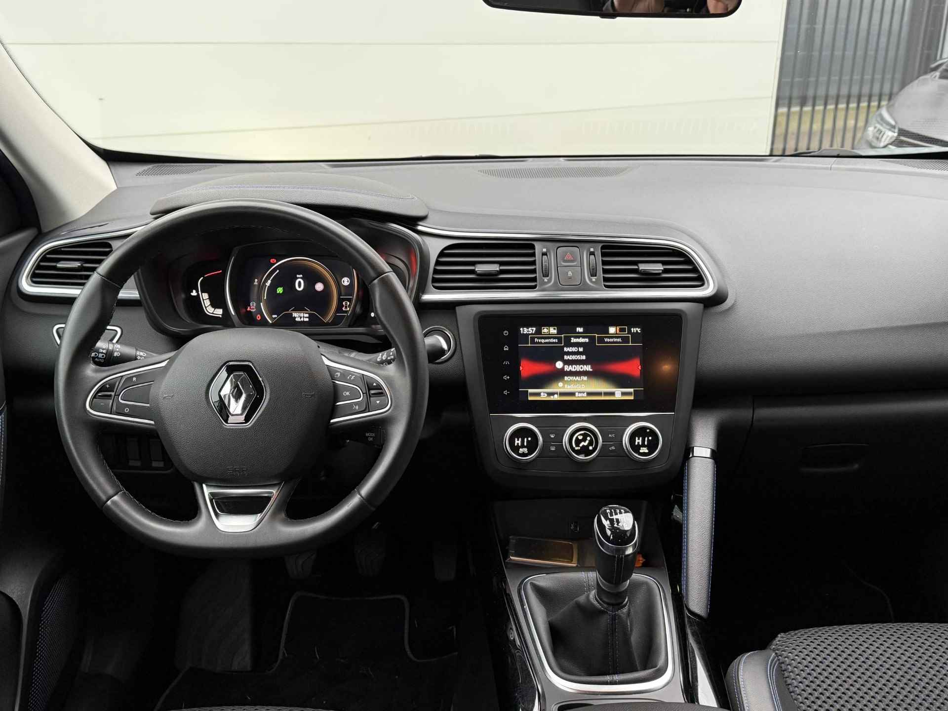 Renault Kadjar 1.3 TCe 140 Intens Black Edition | Stoelverwarming | Camera | Dealer Onderhouden! - 17/32