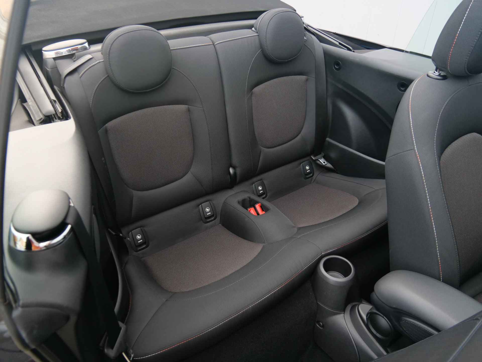MINI Cabrio 1.5 Cooper 136pk Pepper Serious Business LED / Navigatie / PDC / Bluetooth - 6/43