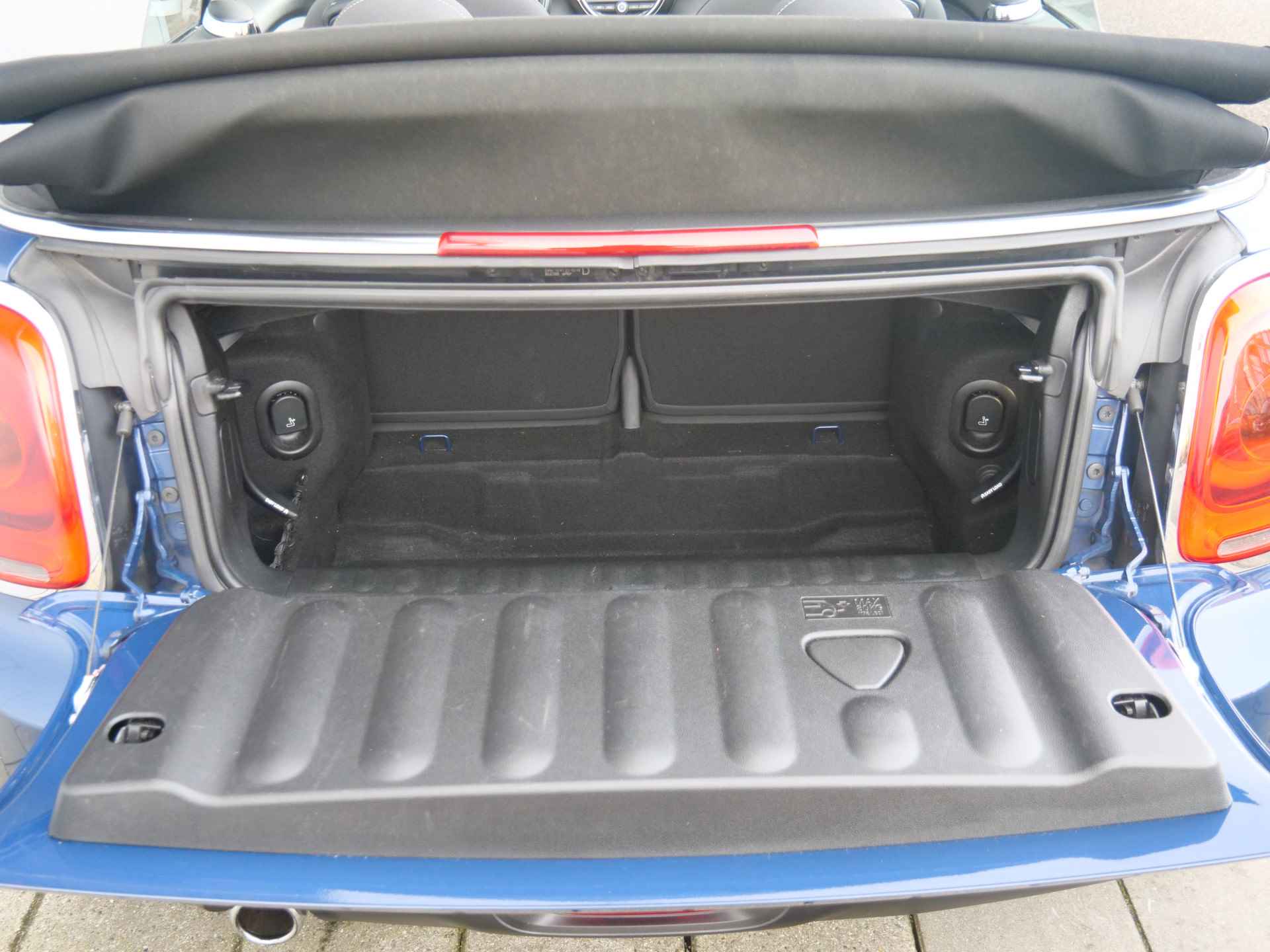 MINI Cabrio 1.5 Cooper 136pk Pepper Serious Business LED / Navigatie / PDC / Bluetooth - 41/43