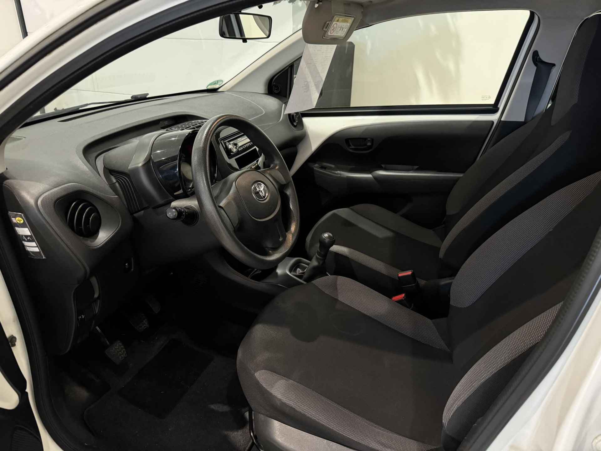 Toyota Aygo 1.0 VVT-i x-now | Airconditioning | Budget | - 2/11