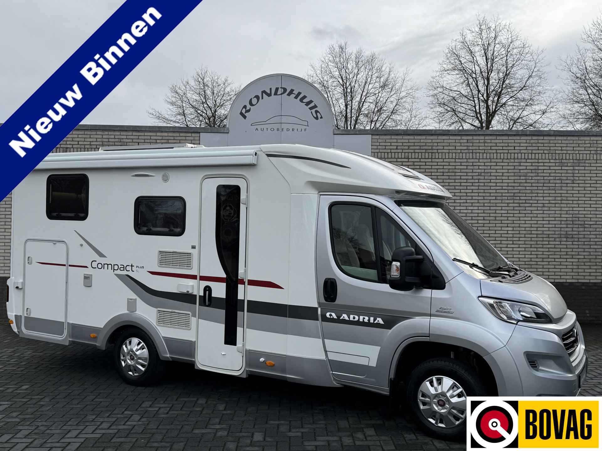 Adria Compact Plus SL 150 pk AUTOMAAT Euro5 Fiat Ducato **Enkele lengtebedden/4 zitplaatsen/Luifel/Zonnepaneel/Elektrische fietsendrag