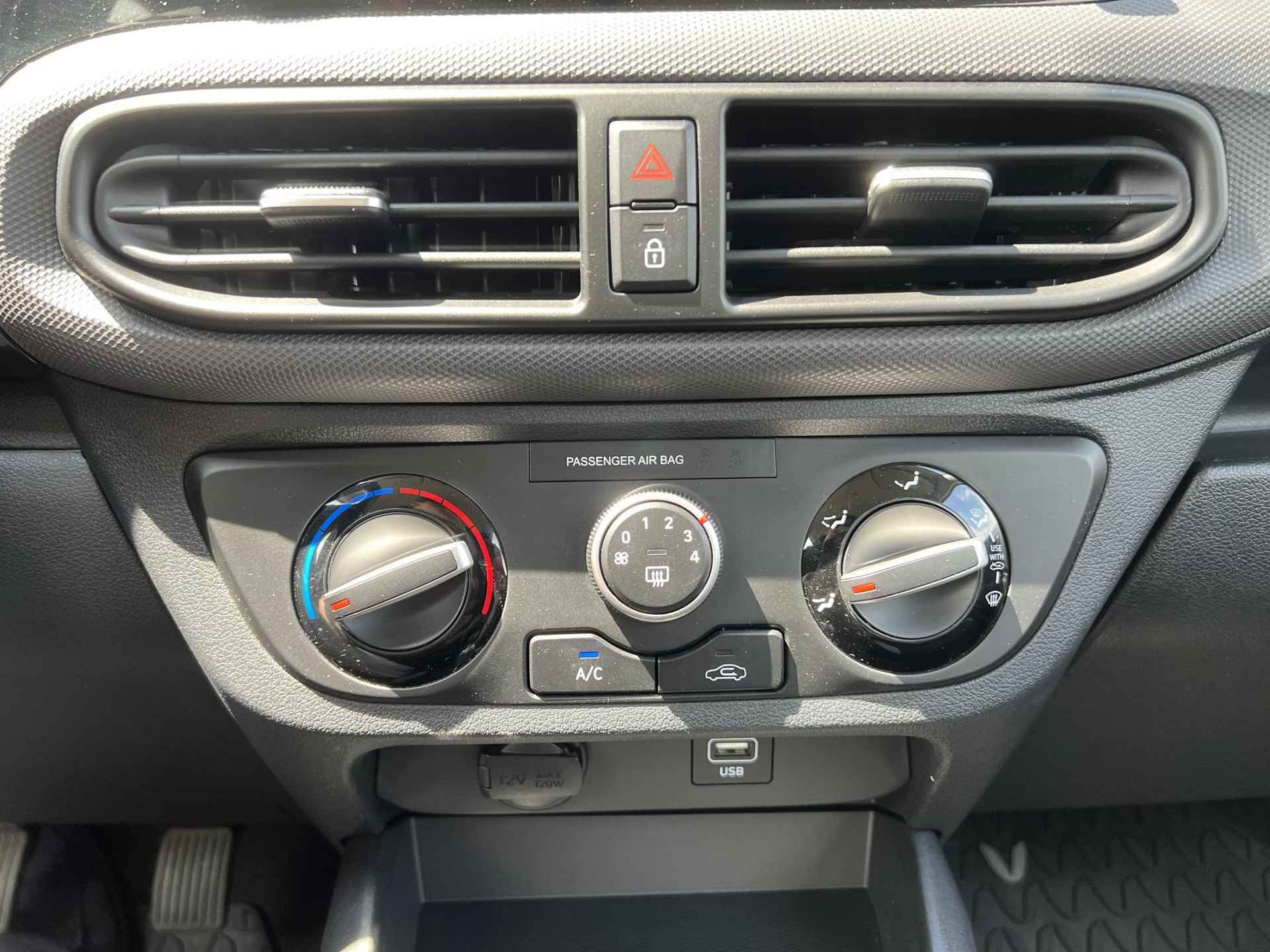 Hyundai i10 1.0 Comfort 5-zits | Apple Carplay/Android auto | Stuurverwarming | Stoelverwarming | Airco - 24/26