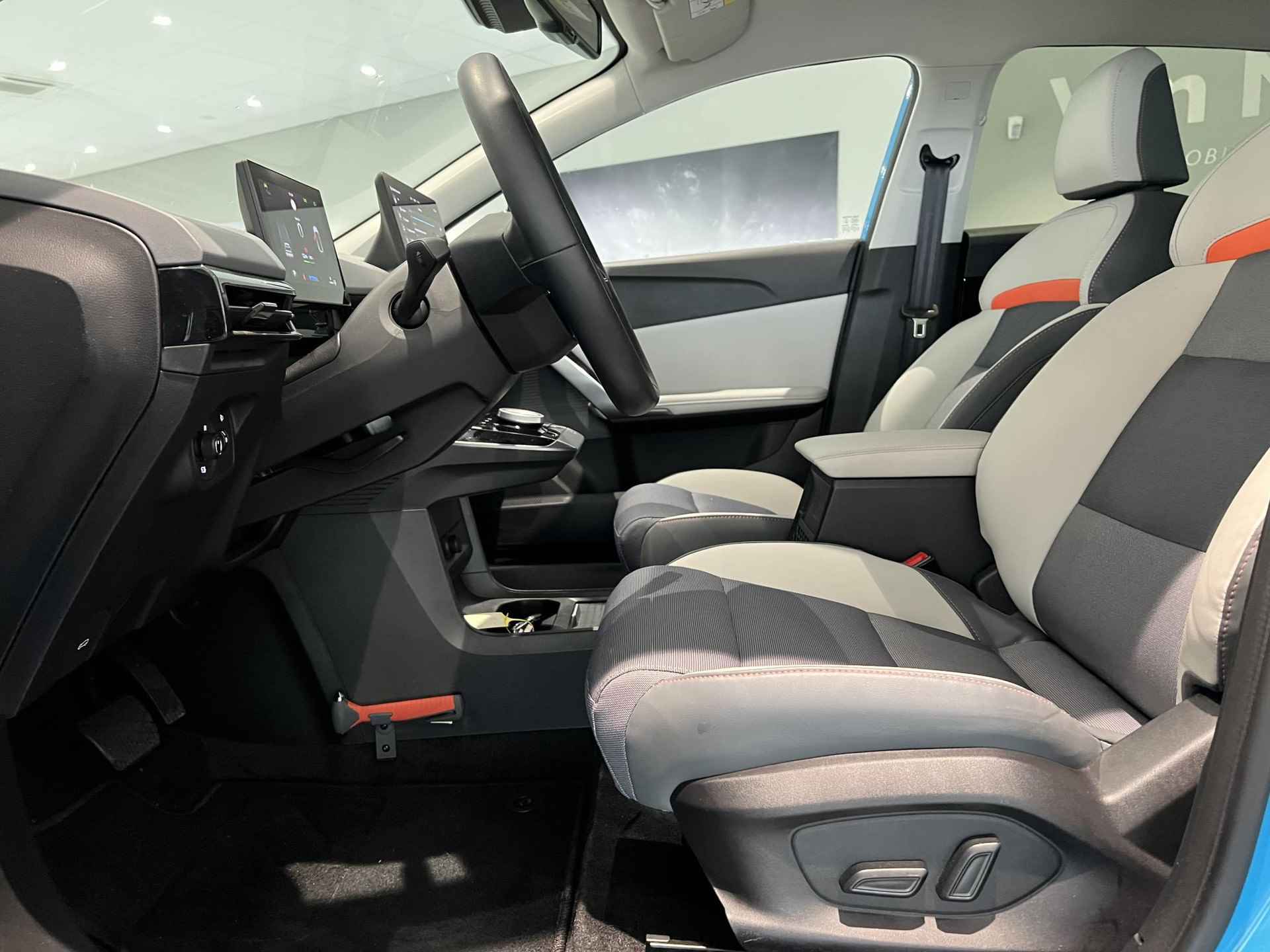 MG 4 Luxury 64 kWh | Lichtgrijs interieur | 360 graden camera | Unieke kleur! - 11/21