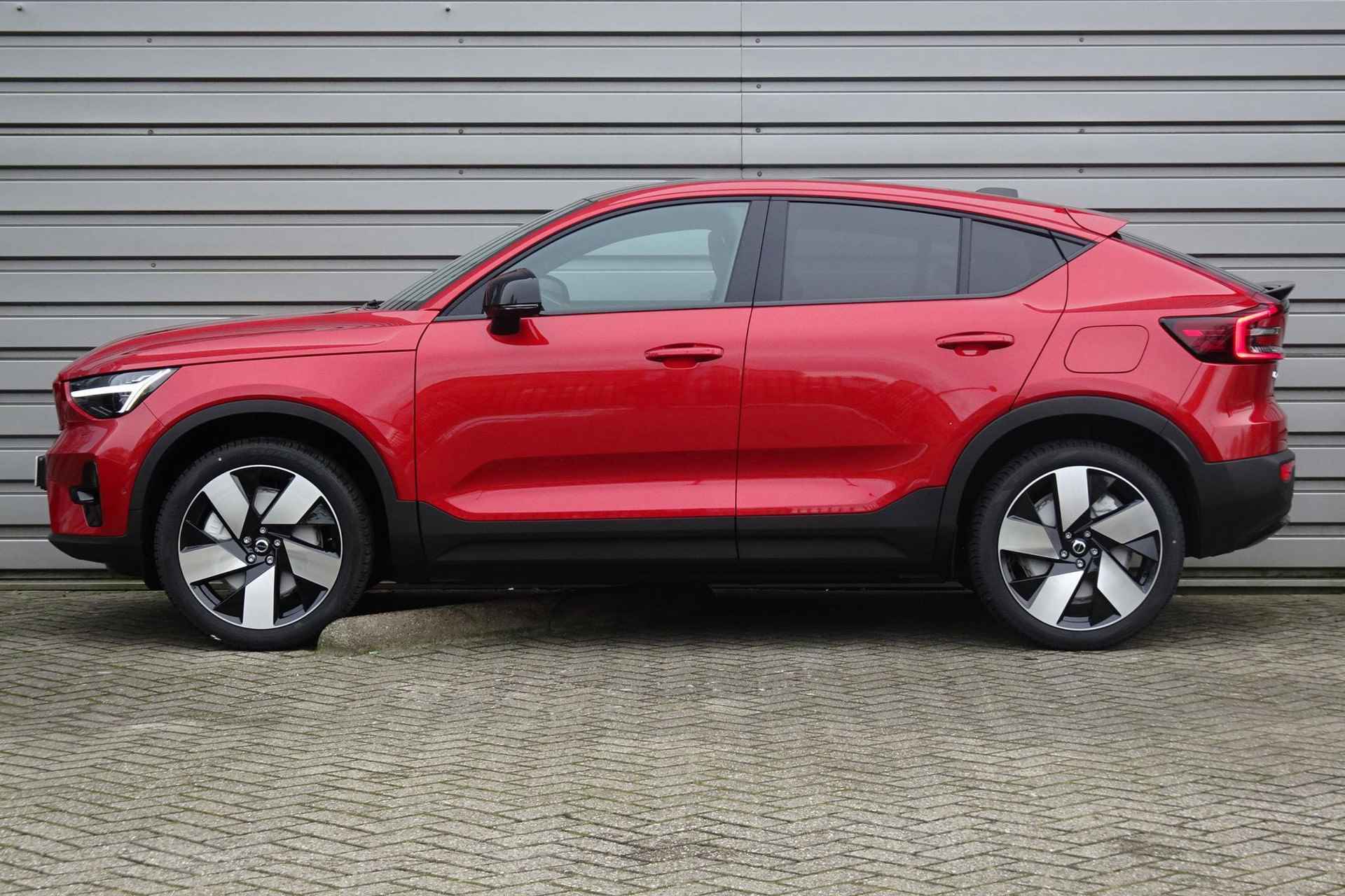 Volvo C40 Single Motor Extended Range Ultimate 82 kWh | Voorraad | Pixel LED koplampen | Extra getint glas achter | 20″ 5-Spaaks | - 7/22