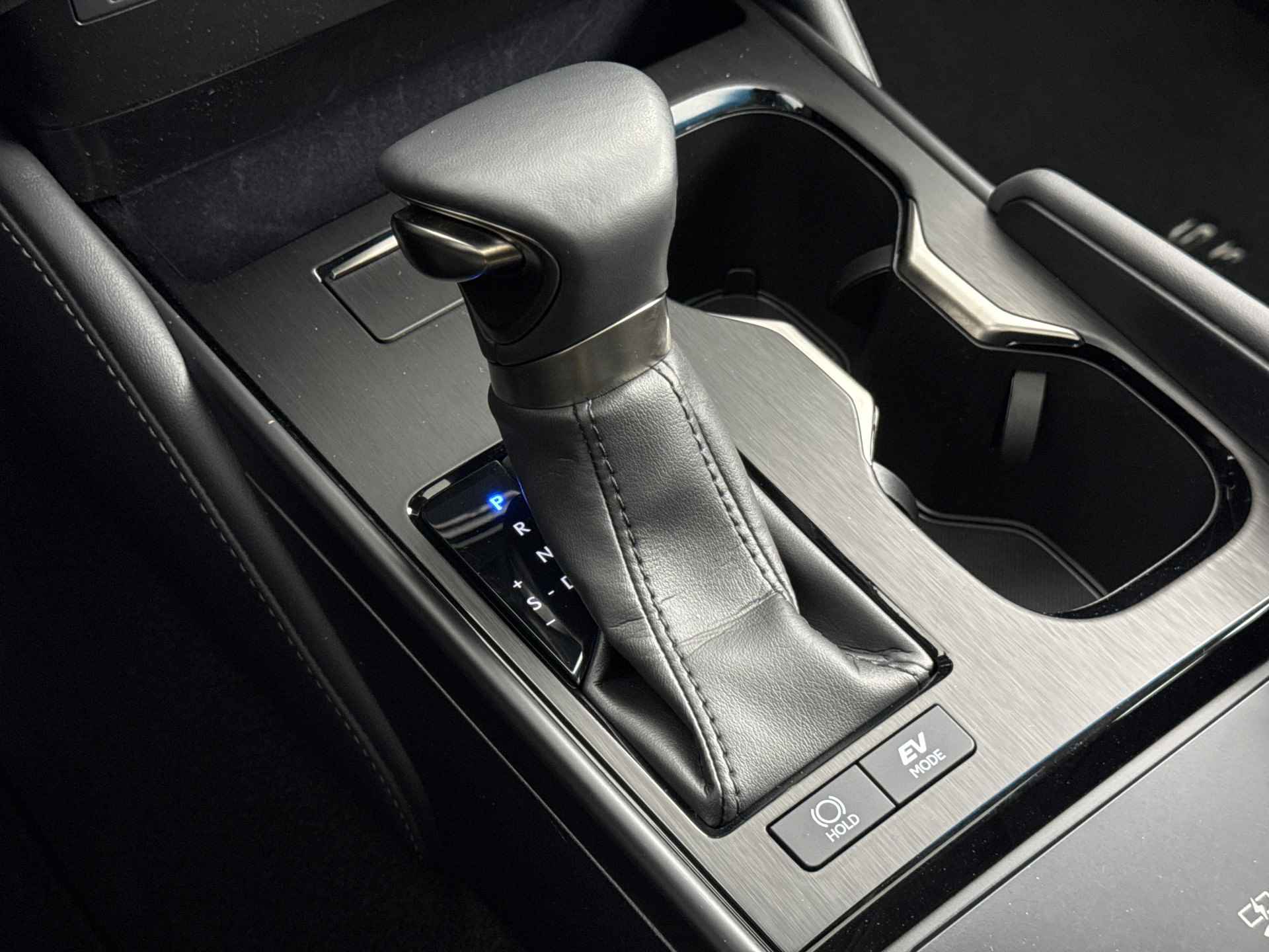 Lexus ES 300h F Sport Design | Leder | F-Sport styling | 19" LM velgen | - 54/70
