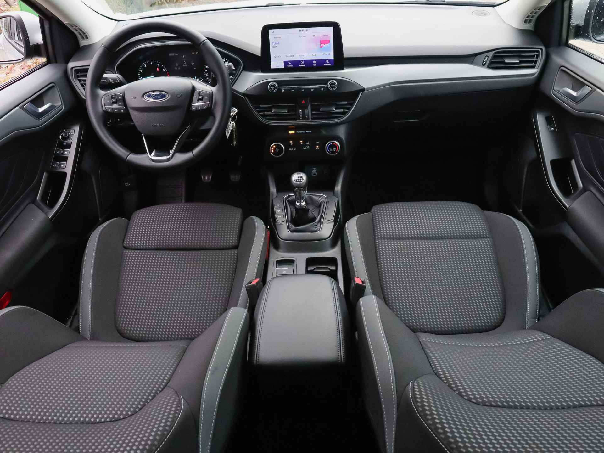 Ford Focus 1.0i Hybrid Connected, (149PK) 1e-Eig, FORD-Dealer-Onderh, 12-Mnd-BOVAG, NL-Auto, Navigatie/Apple-Carplay/Android-Auto, Parkeersensoren-V+A, Cruise-Control, Airco, DAB, Lane-Assist, Privacy-Glas, Sportstoelen, Led-Koplampen, Adaptieve-Cruise-Control - 3/54