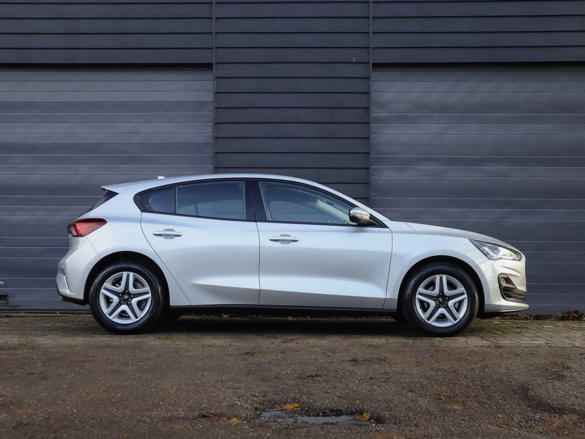 Ford Focus 1.0i Hybrid Connected, (149PK) 1e-Eig, FORD-Dealer-Onderh, 12-Mnd-BOVAG, NL-Auto, Navigatie/Apple-Carplay/Android-Auto, Parkeersensoren-V+A, Cruise-Control, Airco, DAB, Lane-Assist, Privacy-Glas, Sportstoelen, Led-Koplampen, Adaptieve-Cruise-Control - 5/54