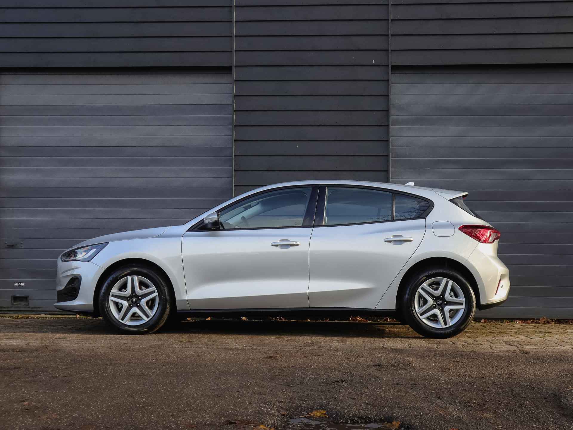 Ford Focus 1.0i Hybrid Connected, (149PK) 1e-Eig, Ford-Dealer-Onderh, 12-Mnd-BOVAG, NL-Auto, Navigatie/Apple-Carplay/Android-Auto, Parkeersensoren-V+A, Cruise-Control, Airco, DAB, Lane-Assist, Privacy-Glas, Sportstoelen, Led-Koplampen, Adaptieve-Cruise-Control - 13/55
