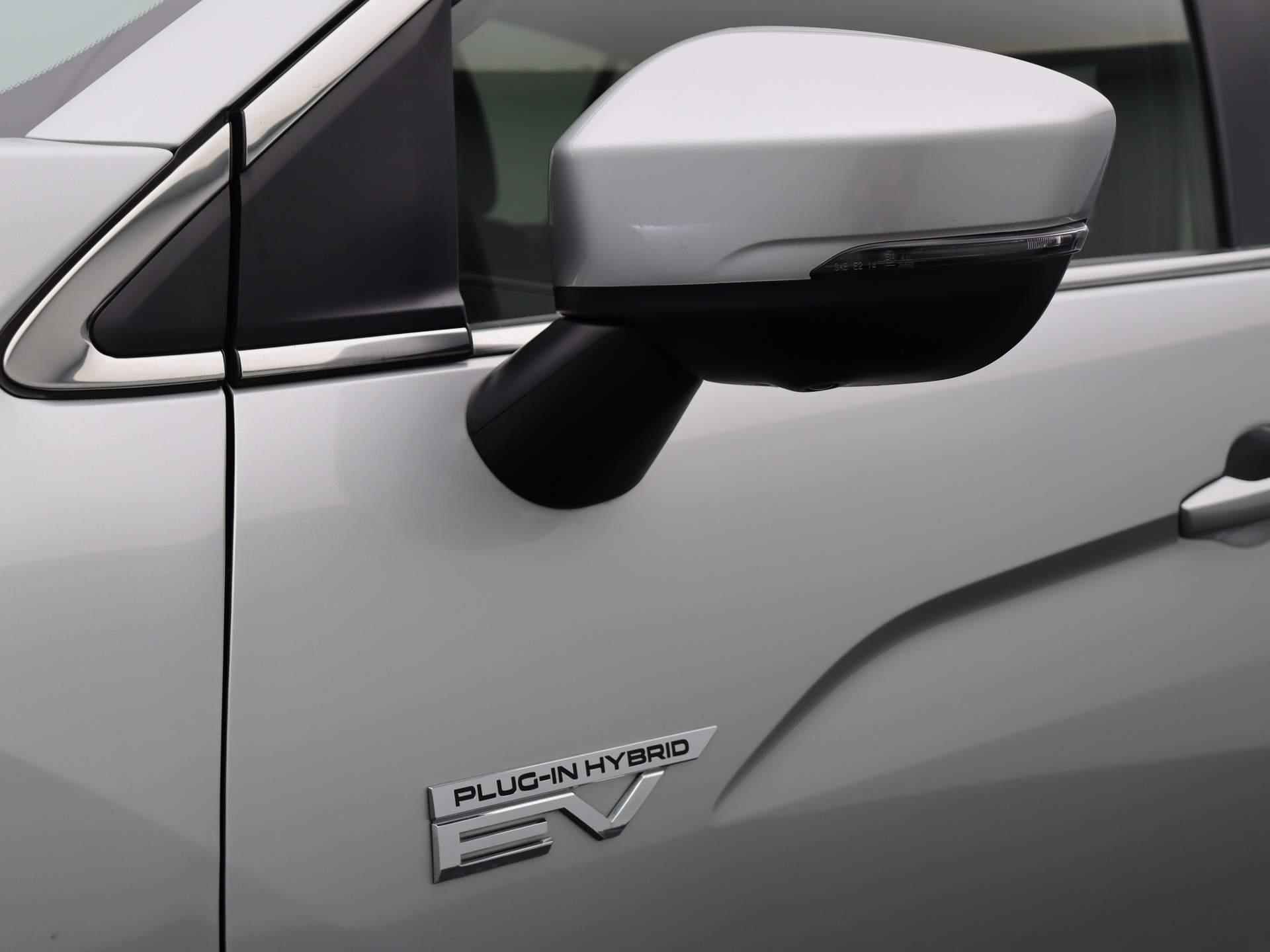 Mitsubishi Eclipse Cross 2.4 PHEV Executive | 1500 KG Trekgewicht | 360 Graden Camera | Elektrisch Verstelbare Bestuurdersstoel | Stoelverwarming Voor en Achter | - 35/40