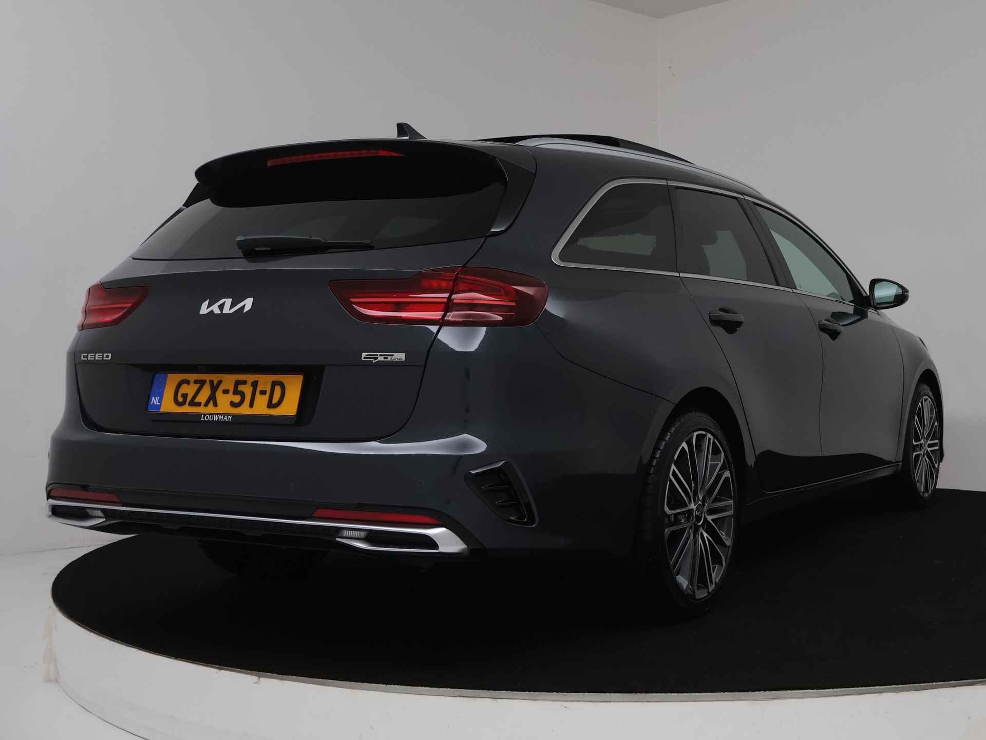 Kia Ceed Sportswagon 1.5 T-GDi GT-Line | Achteruitrijcamera | Panoramadak | 18 Inch Lichtmetalen velgen | Beschikbaar per 01-05-2025 - 3/39