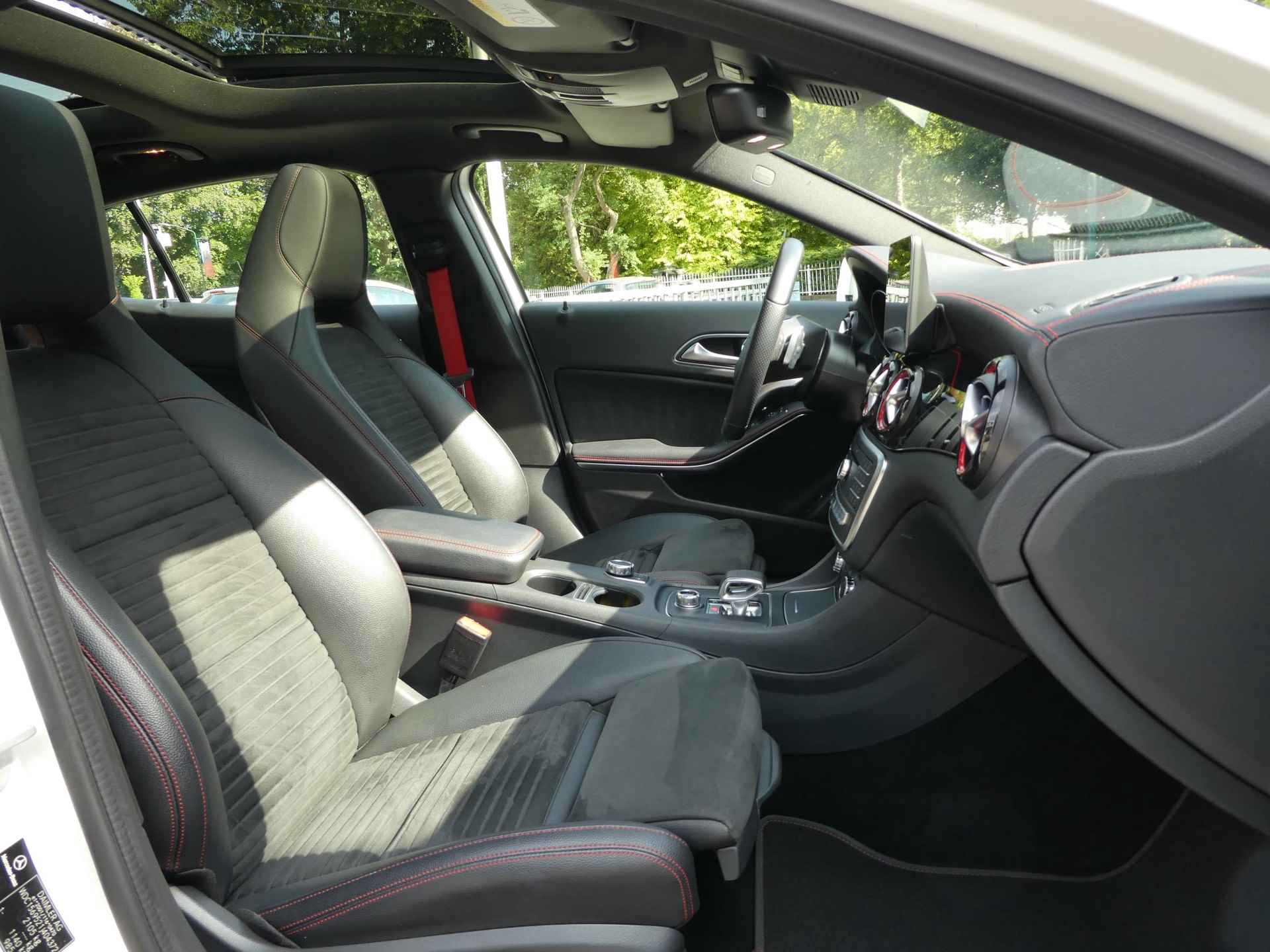 Mercedes-Benz GLA-klasse 45 AMG 4Matic 381PK Premium 1eEig|65dKM|Panorama|Camera|Carplay - 12/48