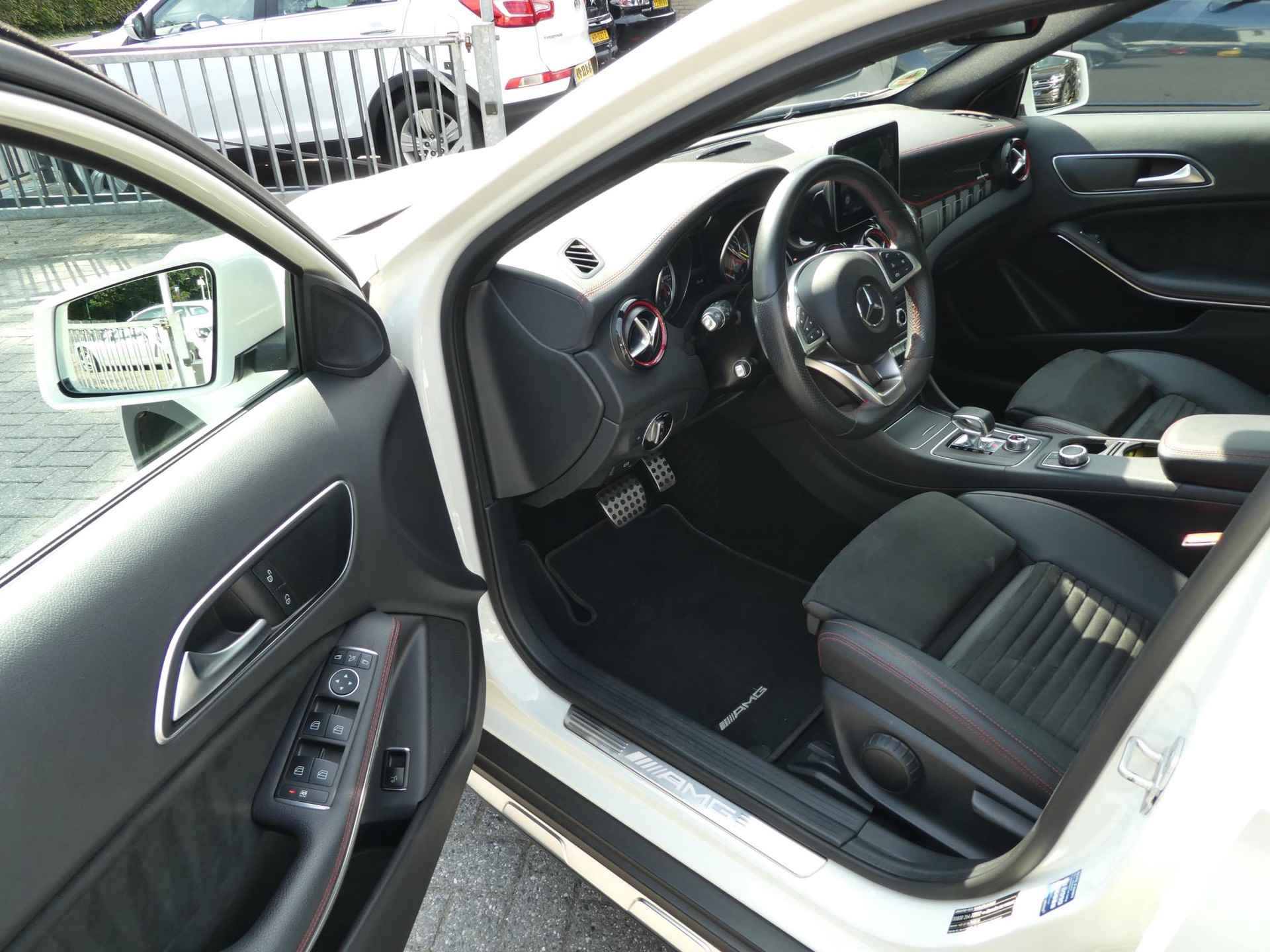 Mercedes-Benz GLA-klasse 45 AMG 4Matic 381PK Premium 1eEig|65dKM|Panorama|Camera|Carplay - 26/48