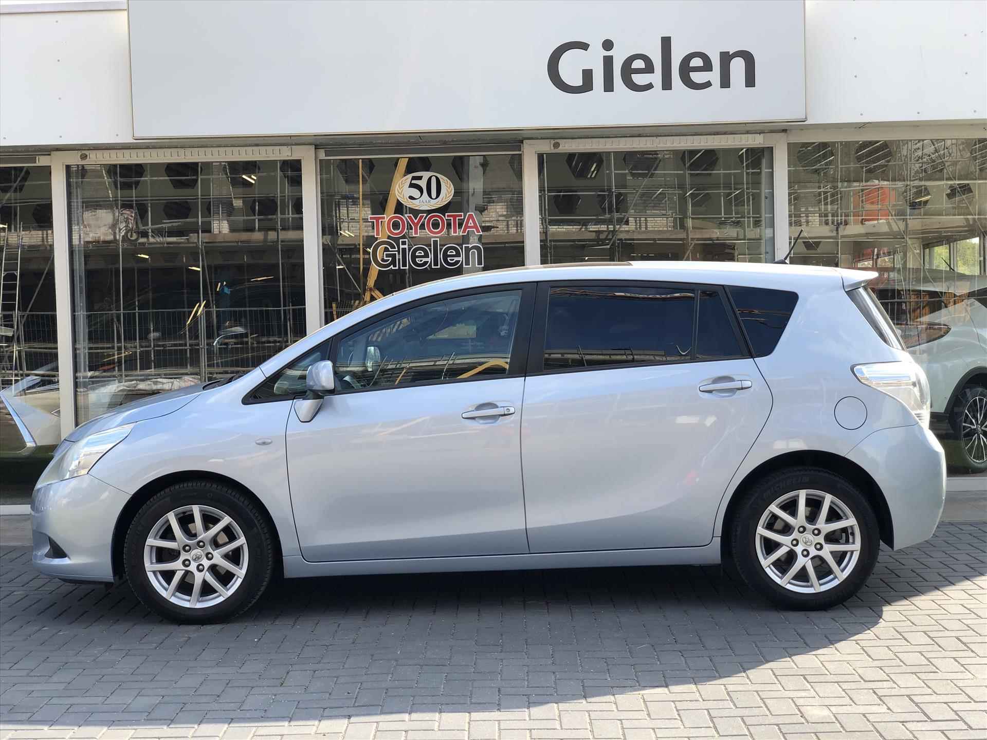 Toyota Verso 1.8 VVT-i Dynamic 7 Persoons | Leer, stoelverwarming, Navigatie, Parkeersensoren, Panoramadak! - 4/37