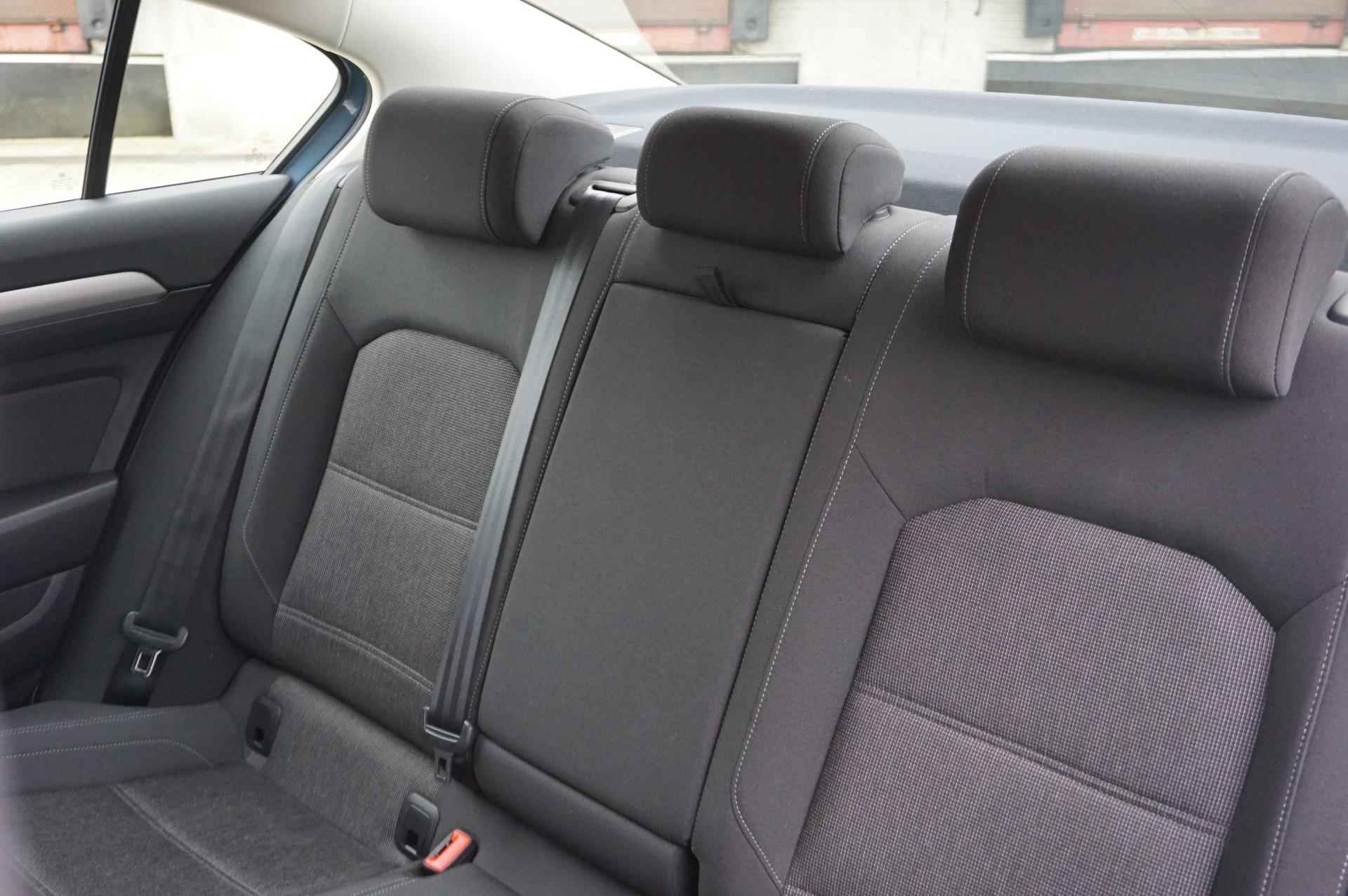 Volkswagen Passat 1.4 TSI 125pk DSG Comfortline | ErgoComfort Stoelen | Adaptive Cruise| PDC Voor & Achter | Navigatie - 32/43