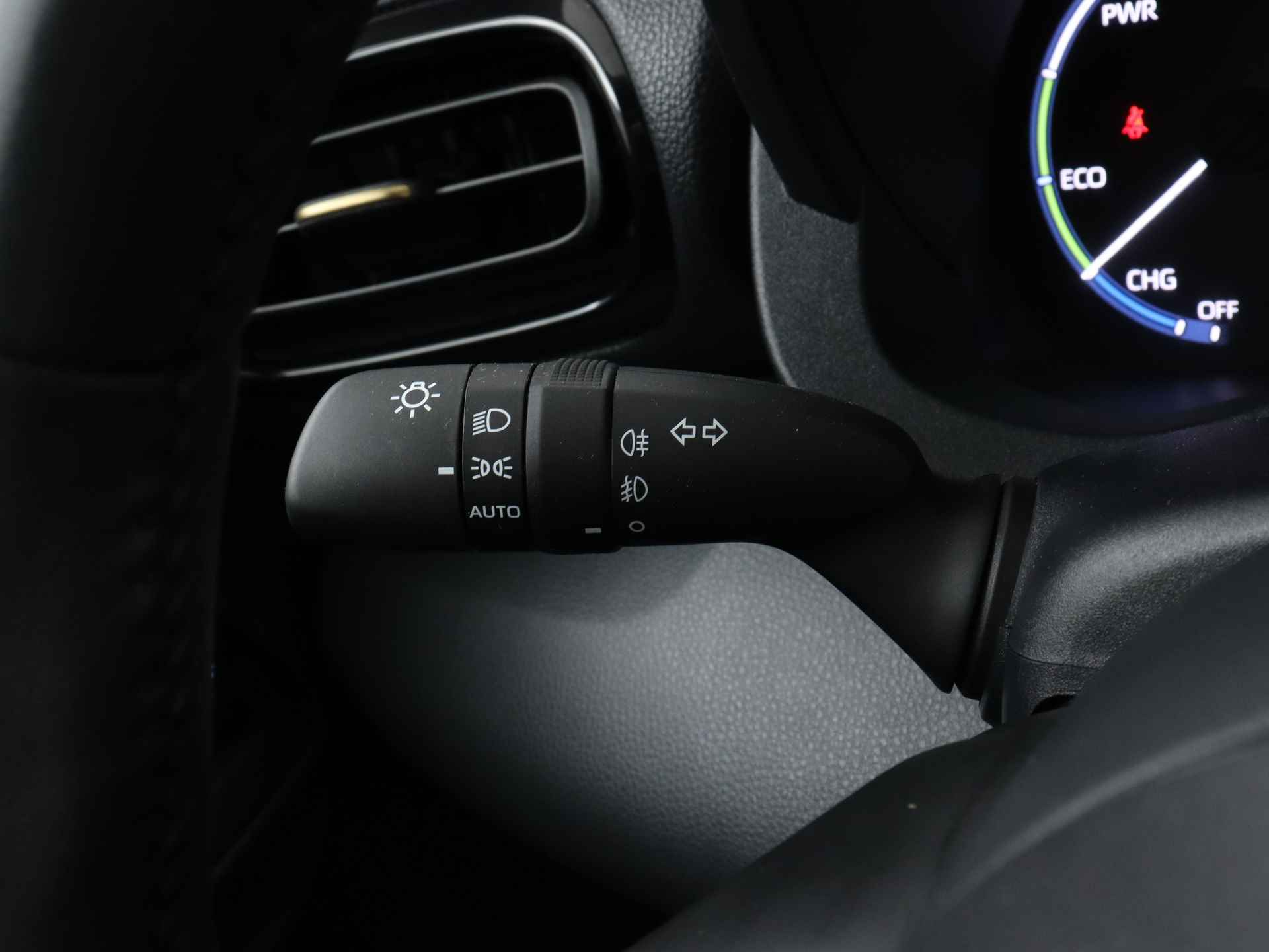 Toyota Yaris Cross 1.5 Hybrid Adventure Limited | Winter Pack | Head-up Display | Elektrische Achterklep | Cloud Navigatie | Parkeersensoren | - 24/46