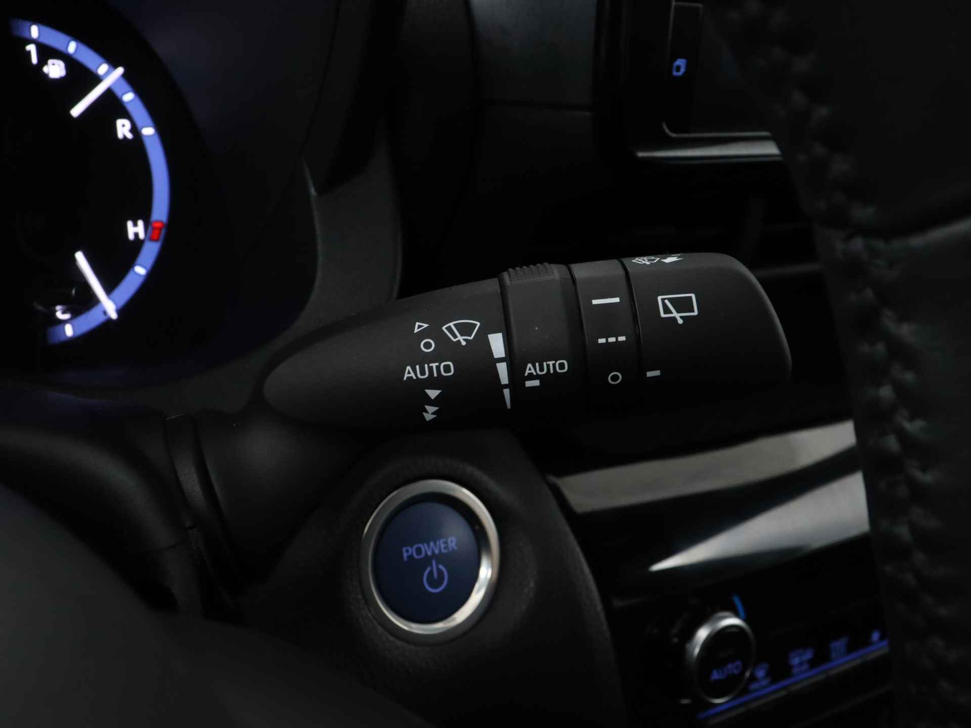 Toyota Yaris Cross 1.5 Hybrid Adventure Limited | Winter Pack | Head-up Display | Elektrische Achterklep | Cloud Navigatie | Parkeersensoren | - 25/46