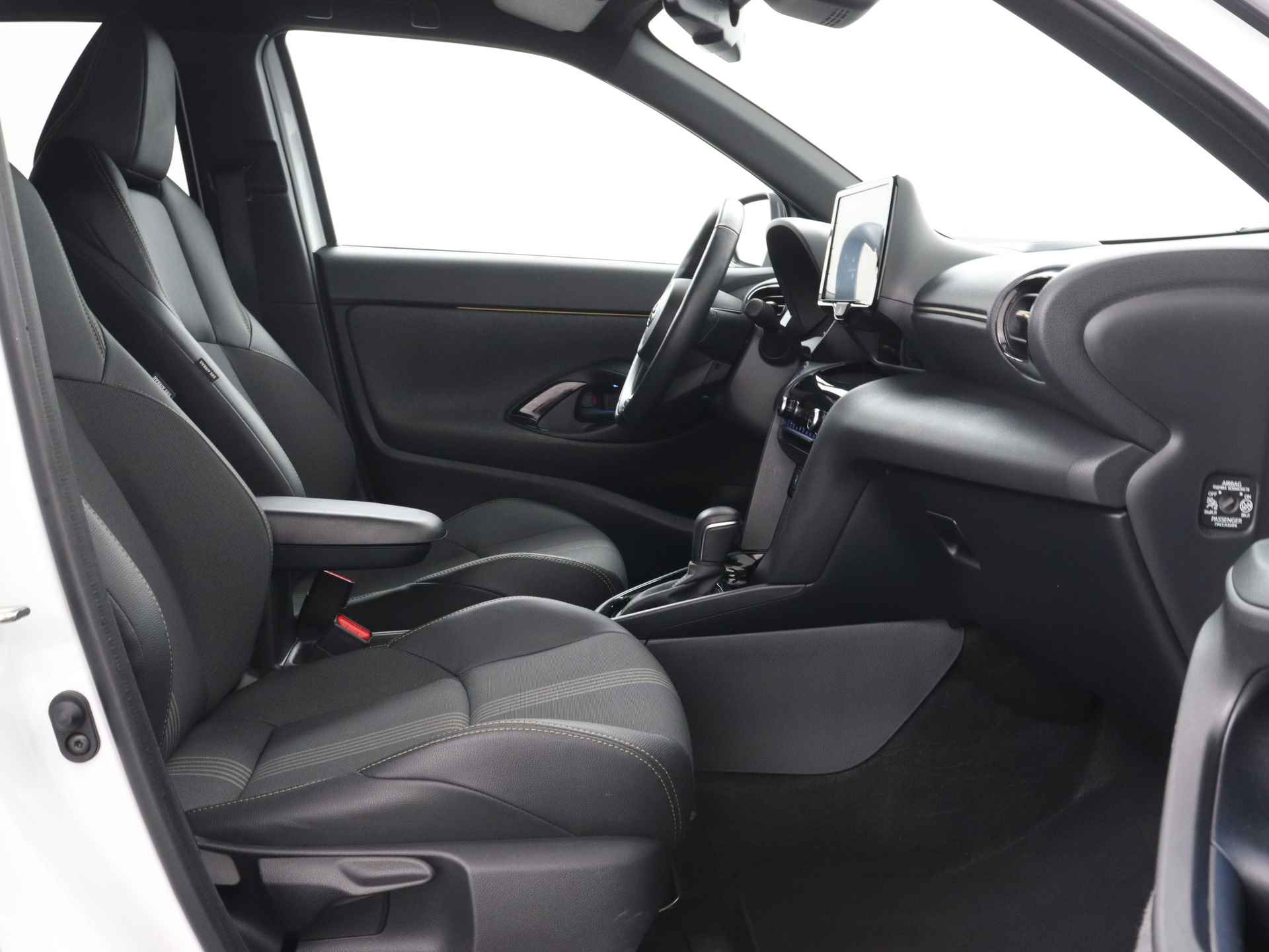 Toyota Yaris Cross 1.5 Hybrid Adventure Limited | Winter Pack | Head-up Display | Elektrische Achterklep | Cloud Navigatie | Parkeersensoren | - 31/46