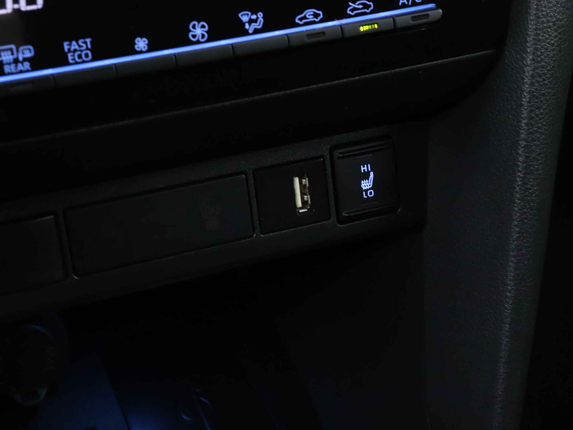 Toyota Yaris Cross 1.5 Hybrid Adventure Limited | Winter Pack | Head-up Display | Elektrische Achterklep | Cloud Navigatie | Parkeersensoren | - 35/46