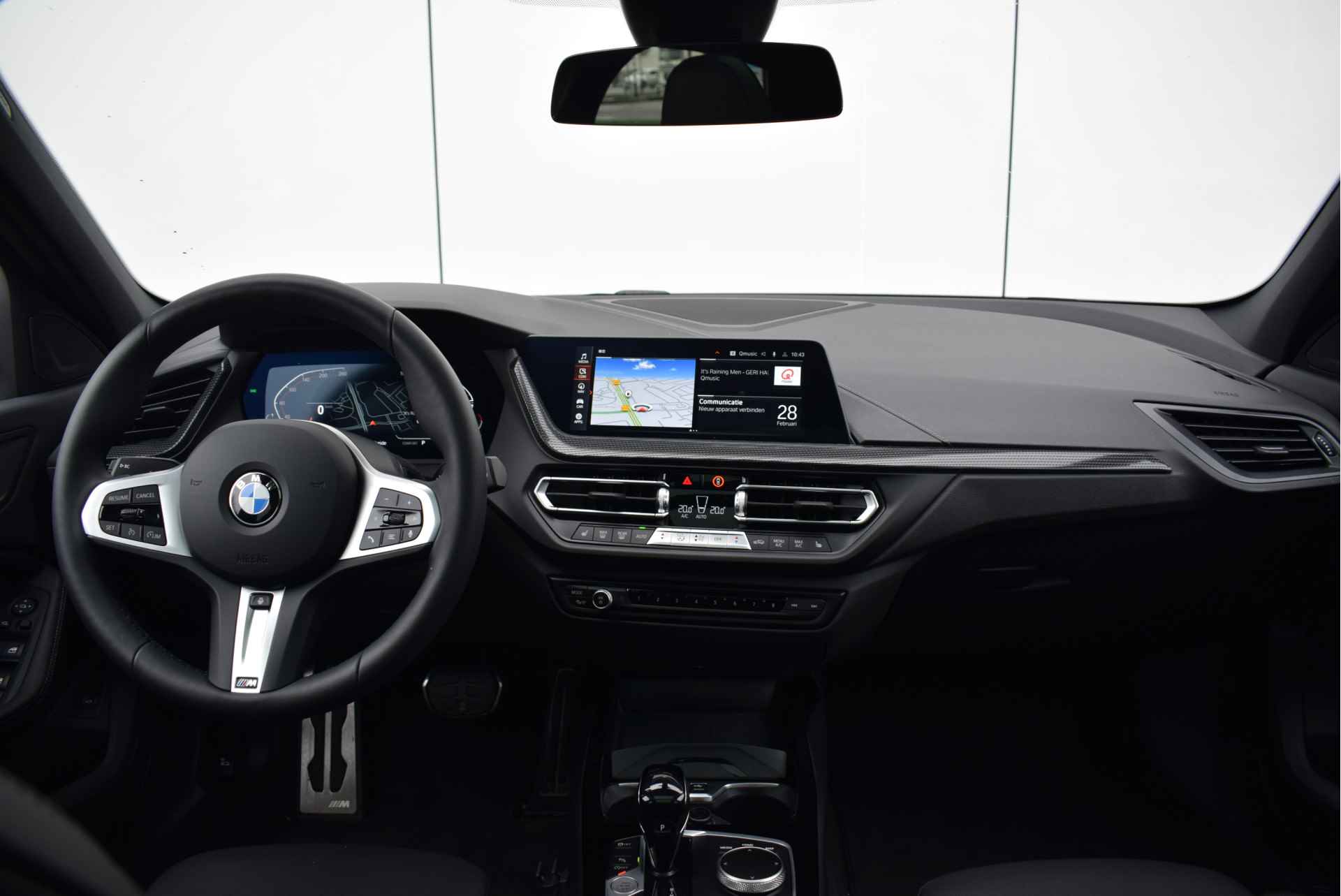 BMW 1-serie 120i High Executive M Sport Automaat / Panoramadak / M Sportstoelen / Adaptieve LED / Parking Assistant / Comfort Access / M Sportonderstel / Leder - 4/30