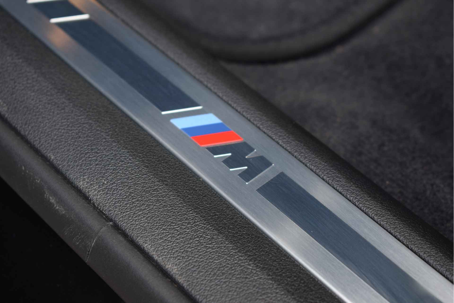 BMW 1-serie 120i High Executive M Sport Automaat / Panoramadak / M Sportstoelen / Adaptieve LED / Parking Assistant / Comfort Access / M Sportonderstel / Leder - 11/30