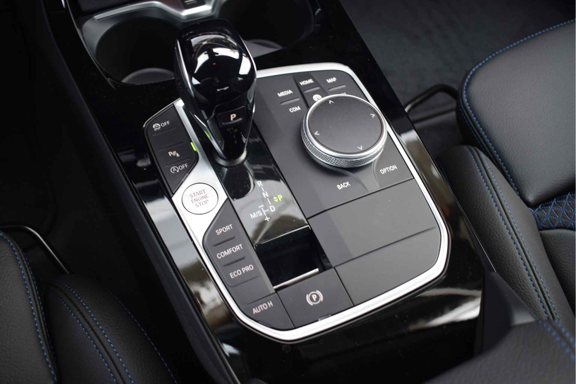 BMW 1-serie 120i High Executive M Sport Automaat / Panoramadak / M Sportstoelen / Adaptieve LED / Parking Assistant / Comfort Access / M Sportonderstel / Leder - 14/30