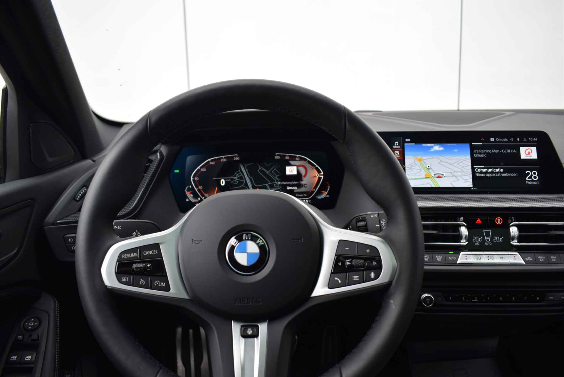 BMW 1-serie 120i High Executive M Sport Automaat / Panoramadak / M Sportstoelen / Adaptieve LED / Parking Assistant / Comfort Access / M Sportonderstel / Leder - 27/30