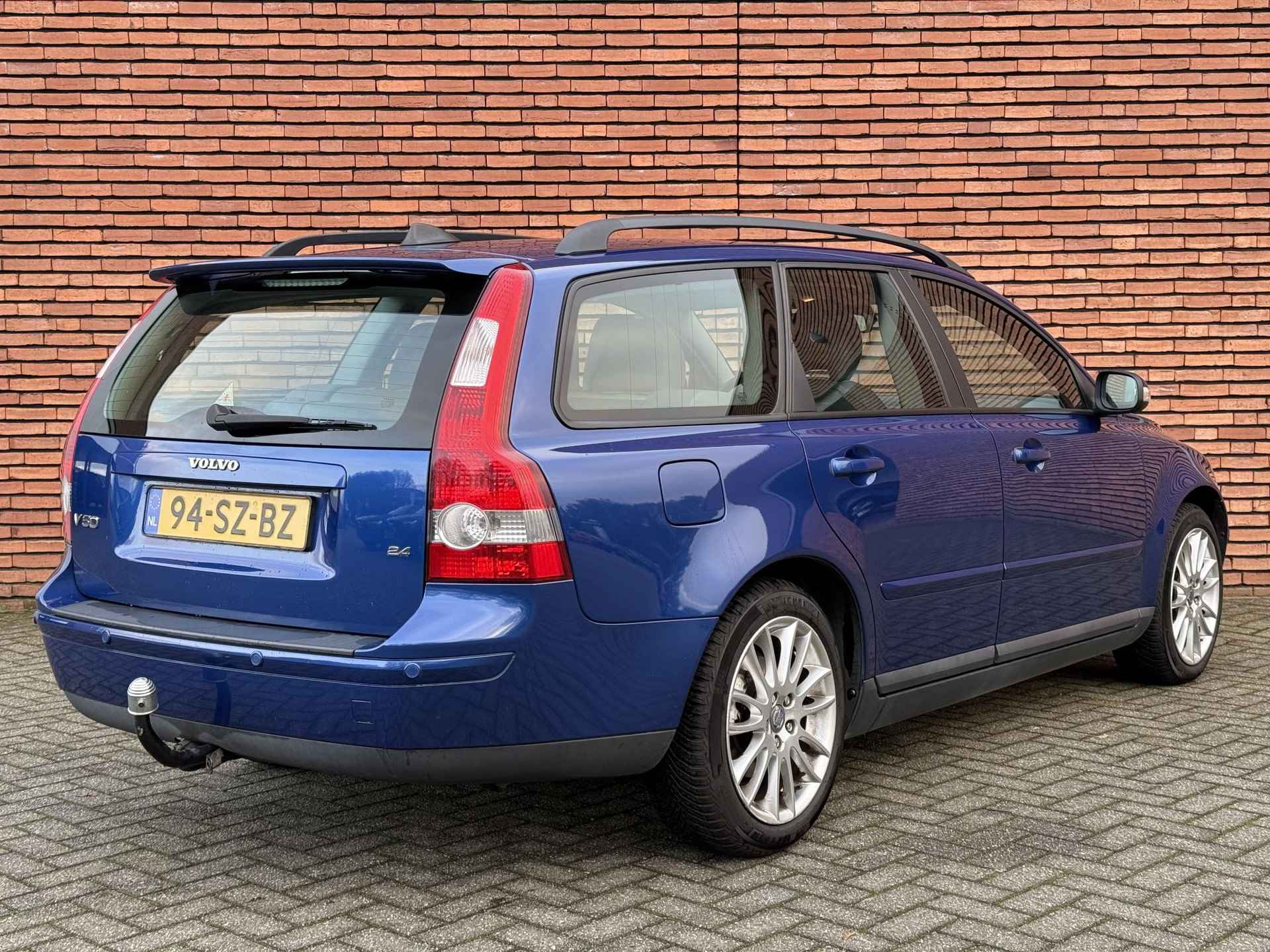 Volvo V50 2.4 Edition II Trekhaak, Cruise Control, Parkeersensoren, 17'' Lichtmetalen Velgen - 2/11