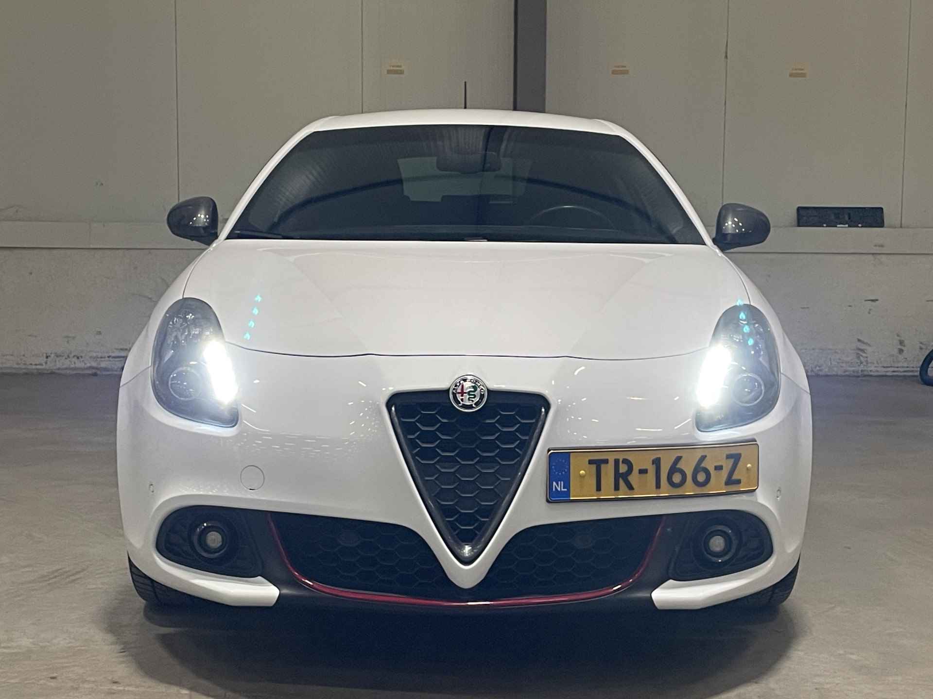 Alfa Romeo Giulietta 1.4 Turbo MultiAir Super | Cruise Control | Alcantara bekleding | Parkeersensoren | Navigatie | 18"LM velgen | - 14/40