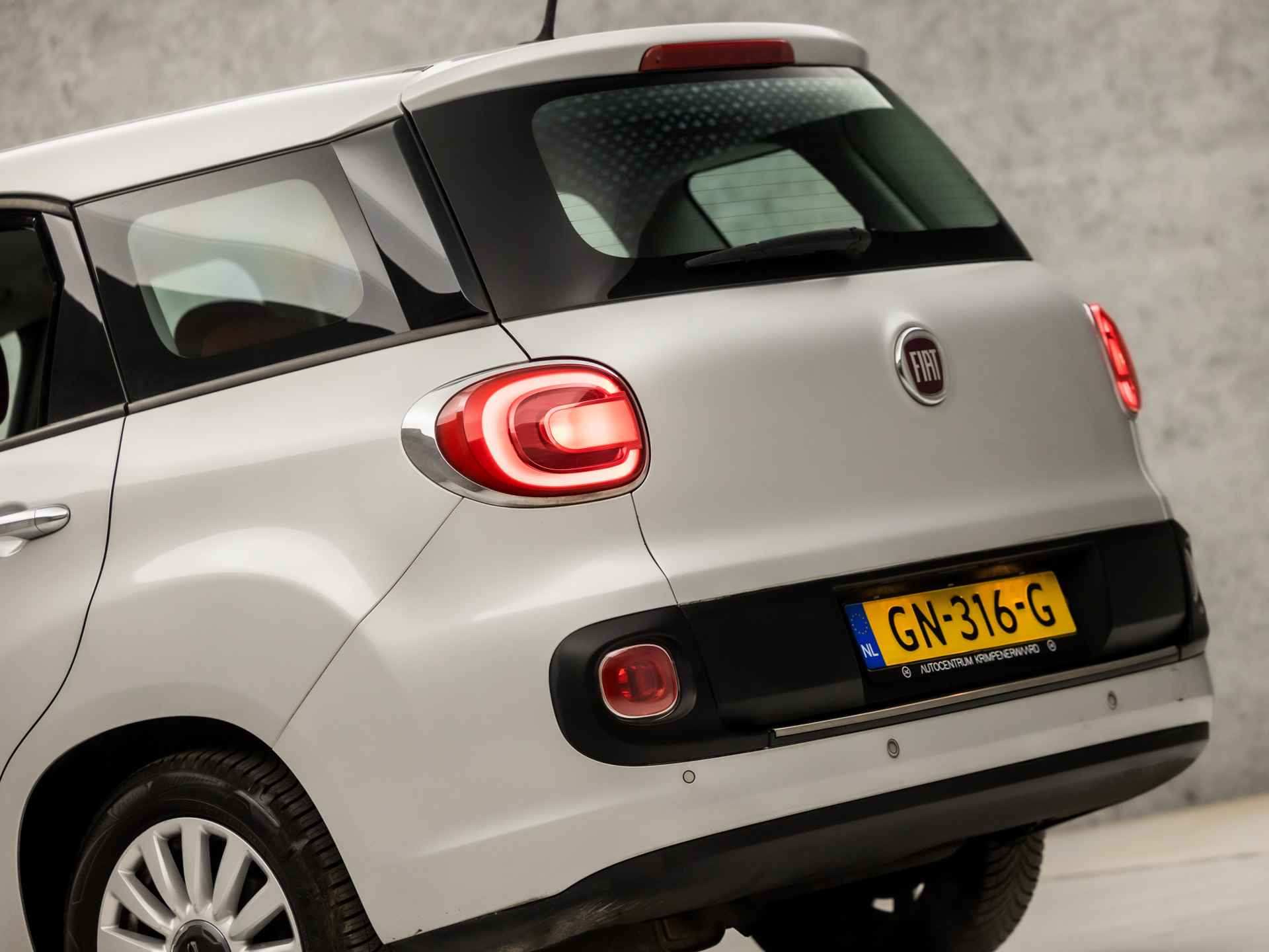 Fiat 500L Living 0.9 TwinAir PopStar 7 Persoons (NAVIGATIE, CRUISE, NIEUWE APK, SPORTSTOELEN, BLUETOOTH, PARKEERSENSOREN, NIEUWSTAAT) - 11/32