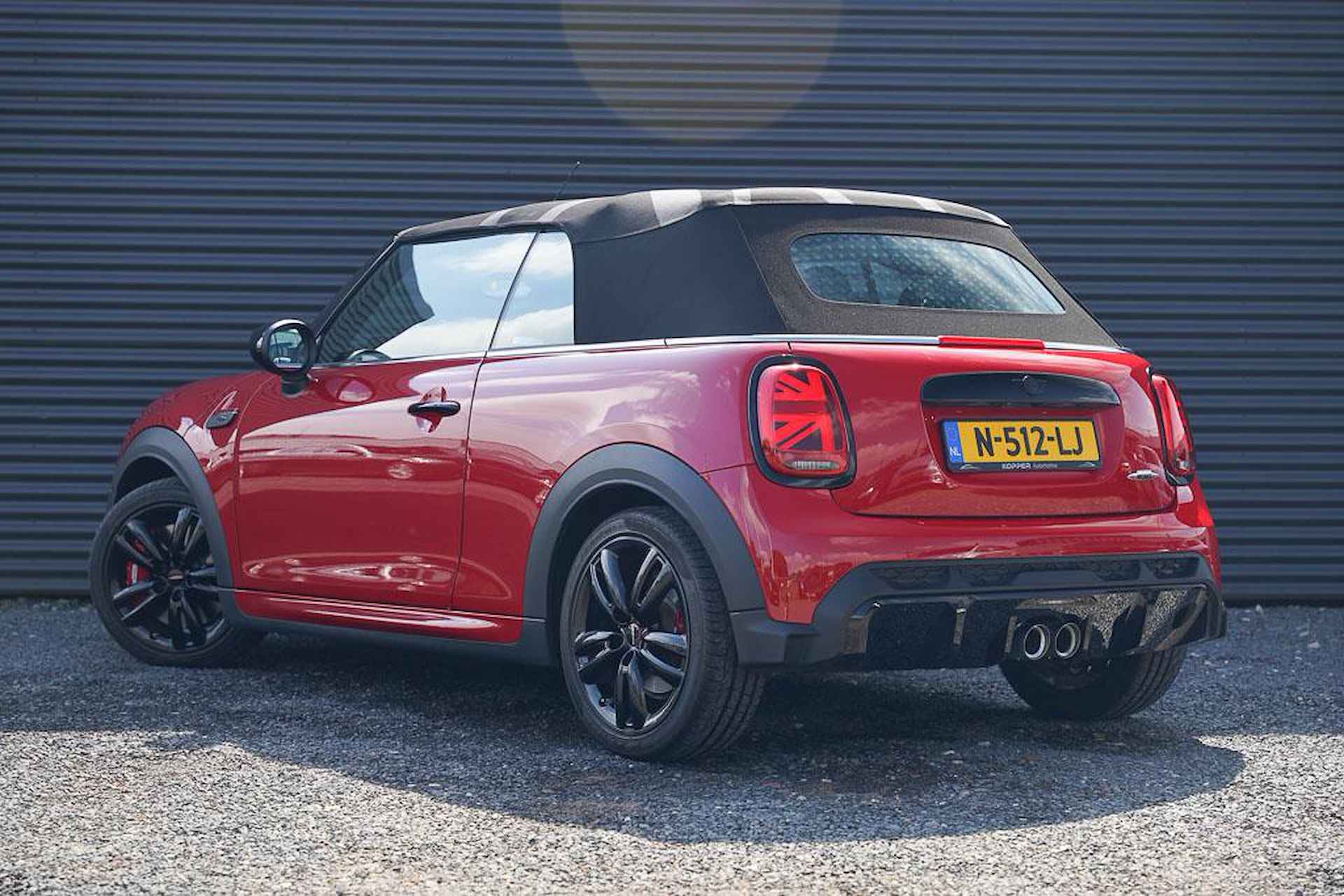 Mini Cabrio 2.0 John Cooper Works / 231 PK / NP 62731 / NL Auto / F1 Aut / HUD - 35/61