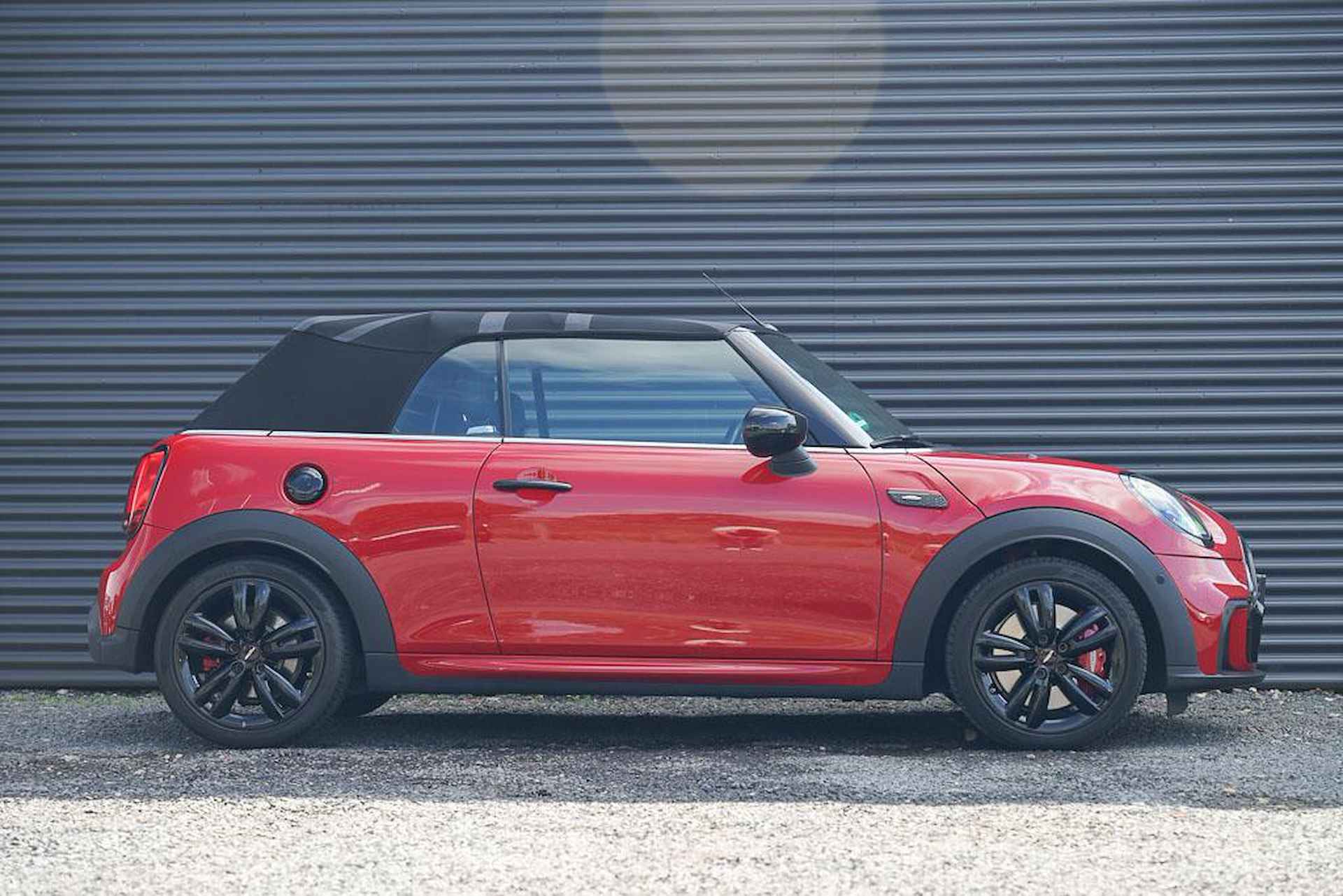 Mini Cabrio 2.0 John Cooper Works / 231 PK / NP 62731 / NL Auto / F1 Aut / HUD - 37/61