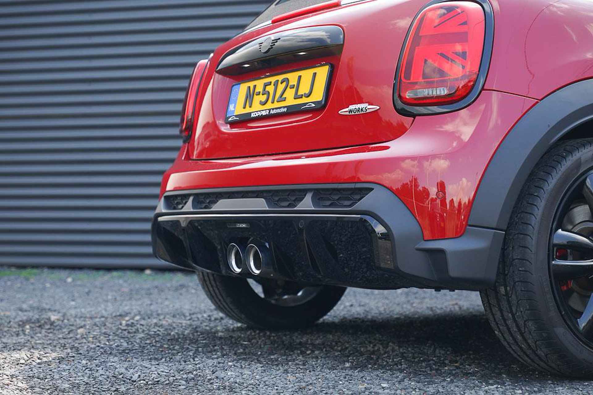 Mini Cabrio 2.0 John Cooper Works / 231 PK / NP 62731 / NL Auto / F1 Aut / HUD - 39/61