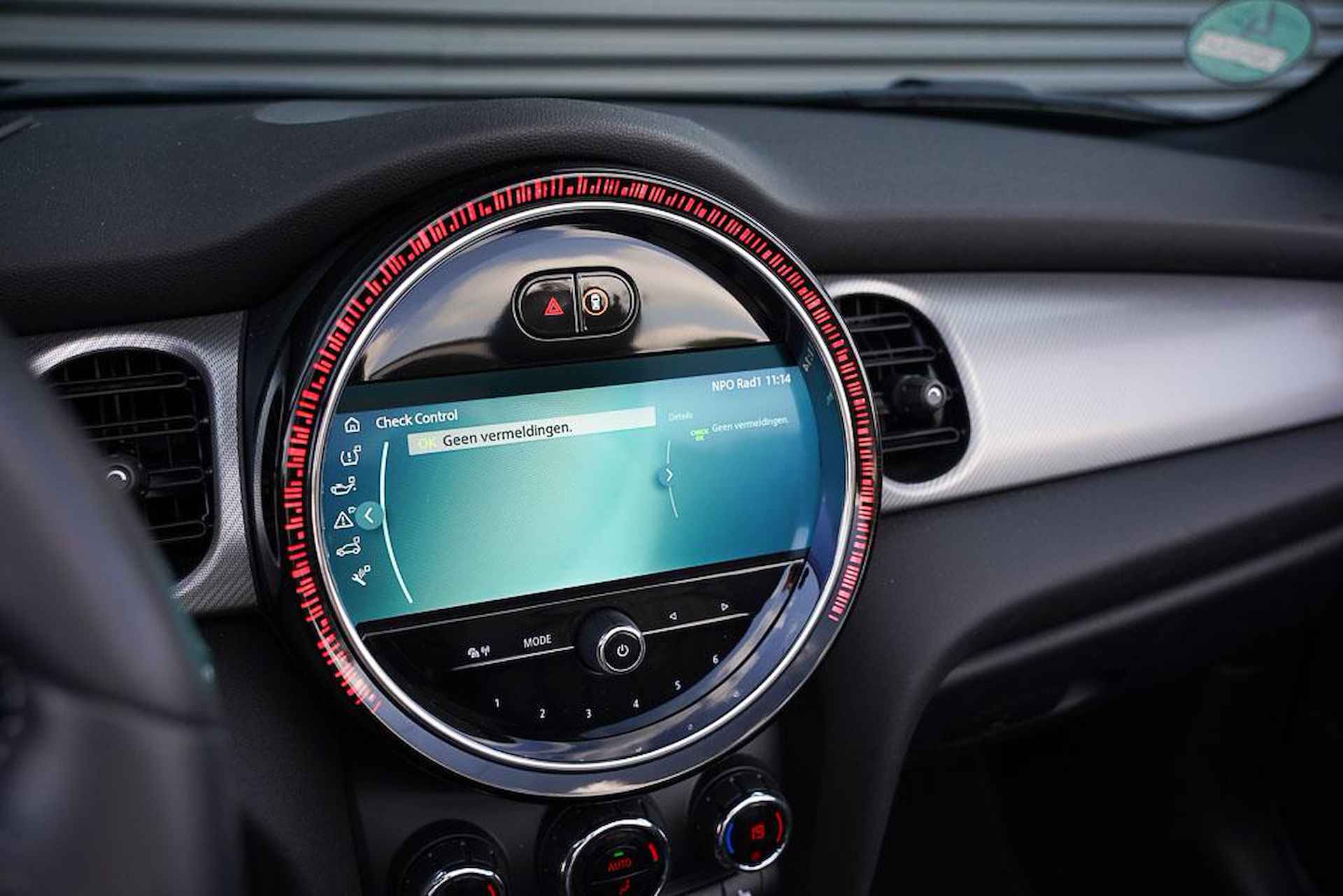 Mini Cabrio 2.0 John Cooper Works / 231 PK / NP 62731 / NL Auto / F1 Aut / HUD - 51/61