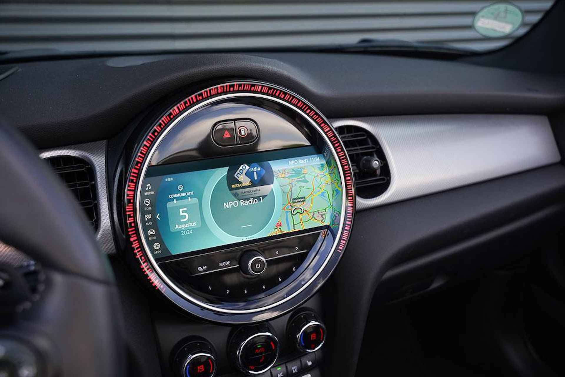 Mini Cabrio 2.0 John Cooper Works / 231 PK / NP 62731 / NL Auto / F1 Aut / HUD - 54/61