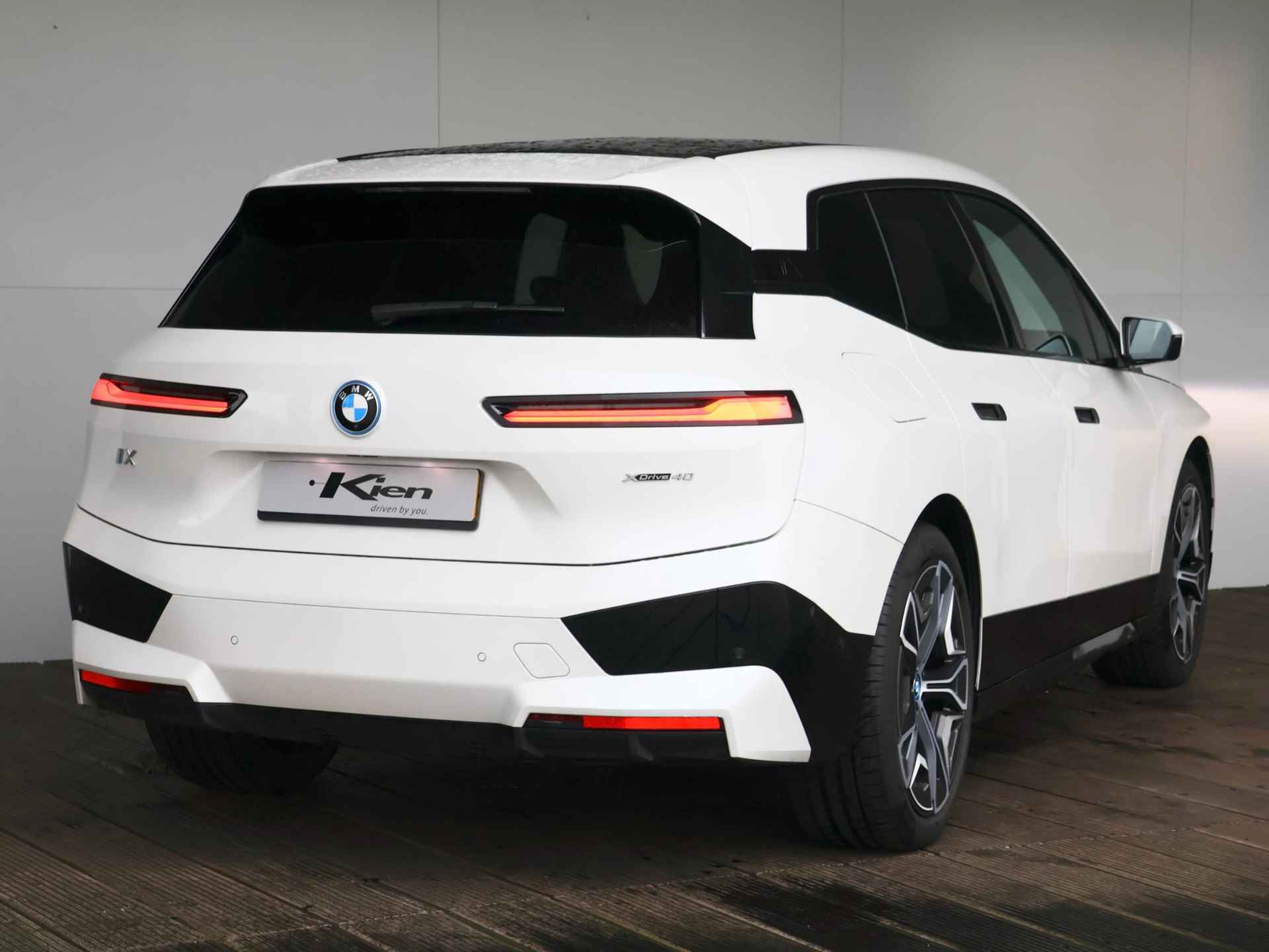 BMW iX xDrive40 Business Edition Plus 77 kWh | 100% Elektrisch | Pano-dak | Navigatie | - 6/34