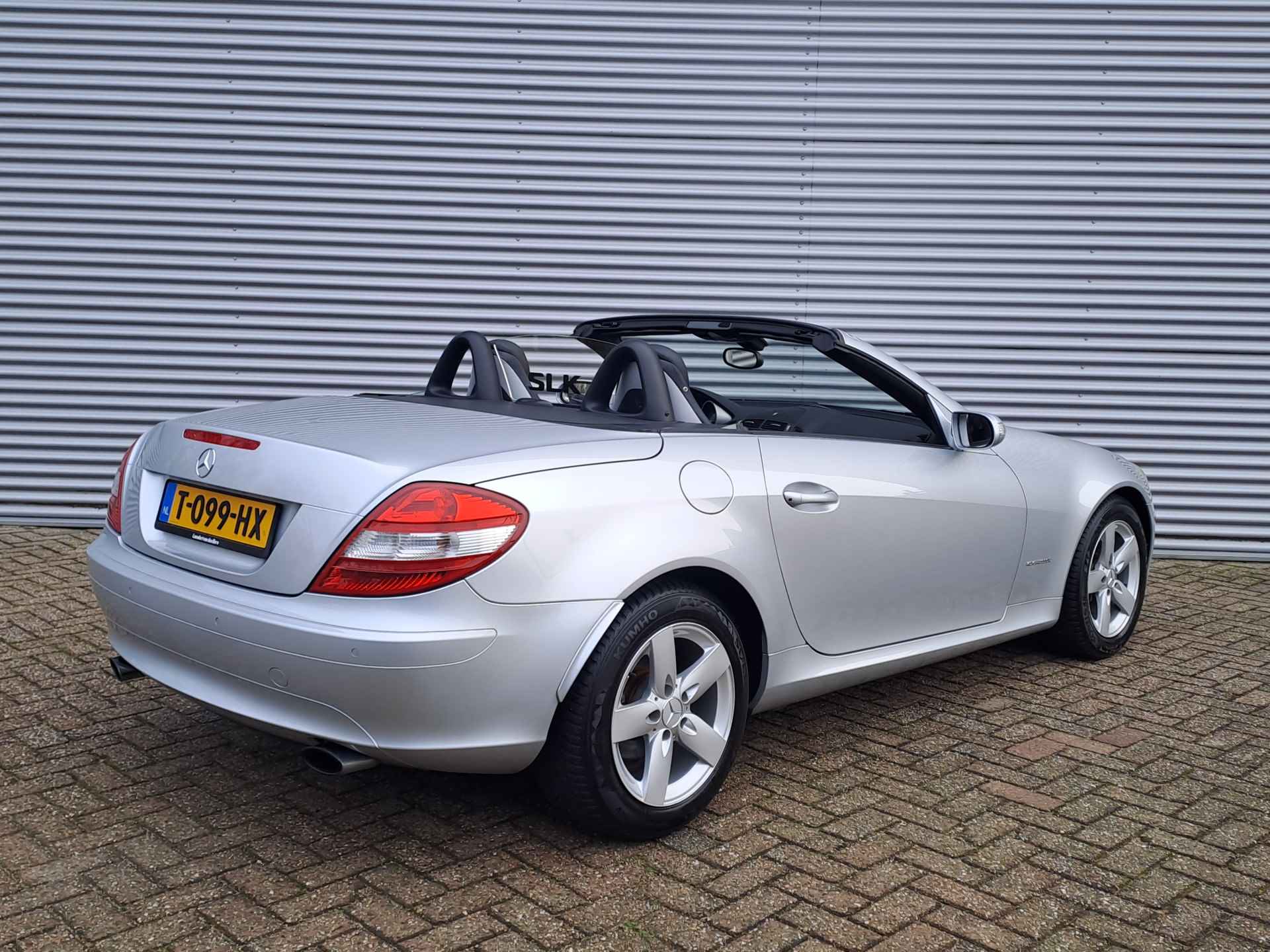 Mercedes-Benz SLK 200 K. Cabrio AUTOMAAT Elektrische hardtop | Navigatie | Cruise | Stoelverwarming | Xenon | Leder - 4/39