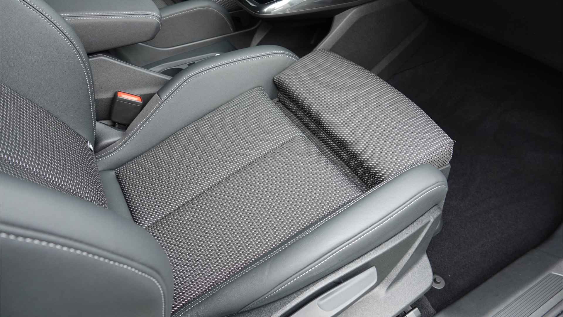 Audi Q4 Sportback e-tron 40 S edition 77 kWh | S-Line | Led | Nieuwstaat | Dynamic Pakket | Sfeerverlichting | - 34/36