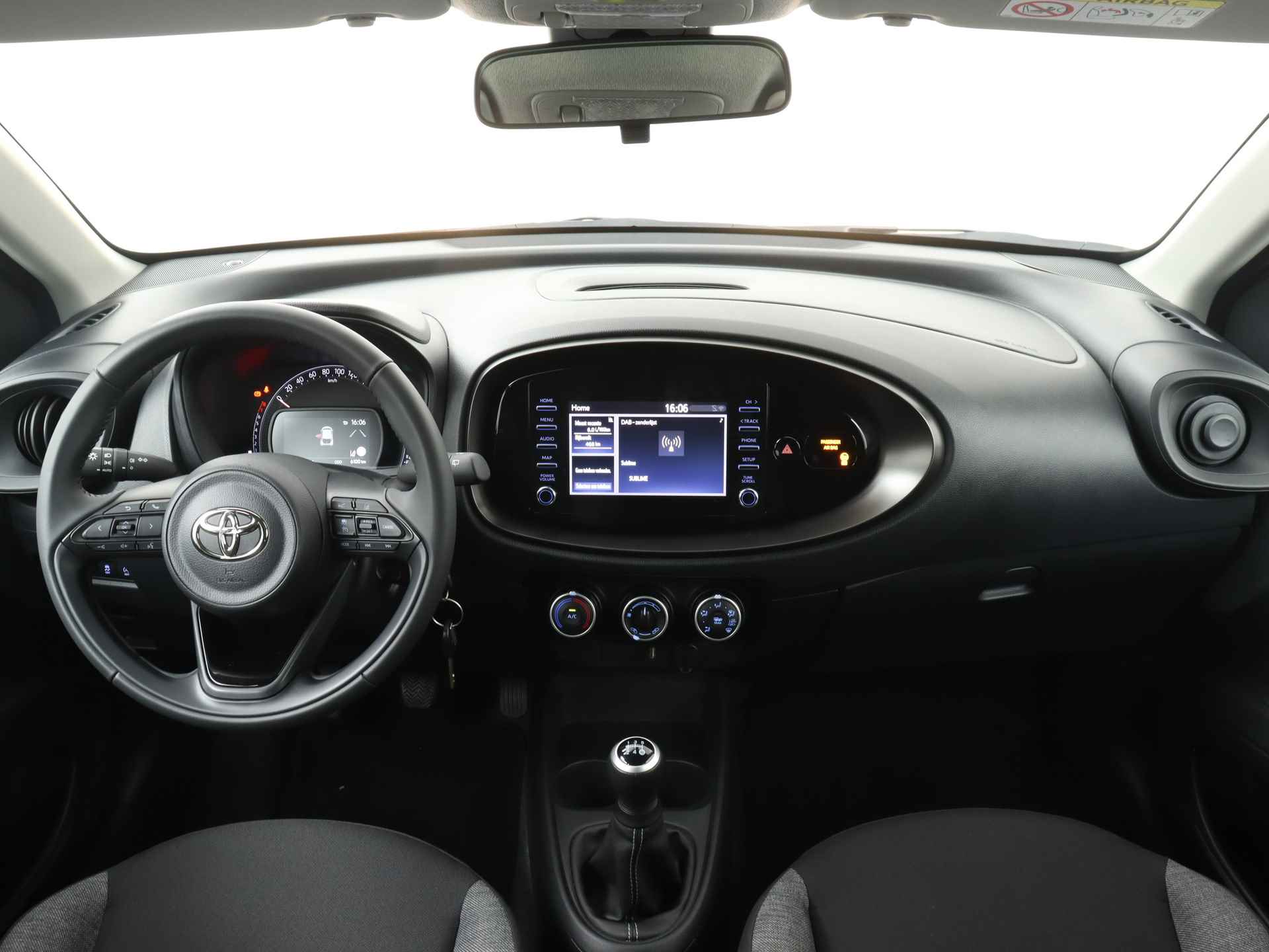 Toyota Aygo X 1.0 VVT-i MT play - 6/41