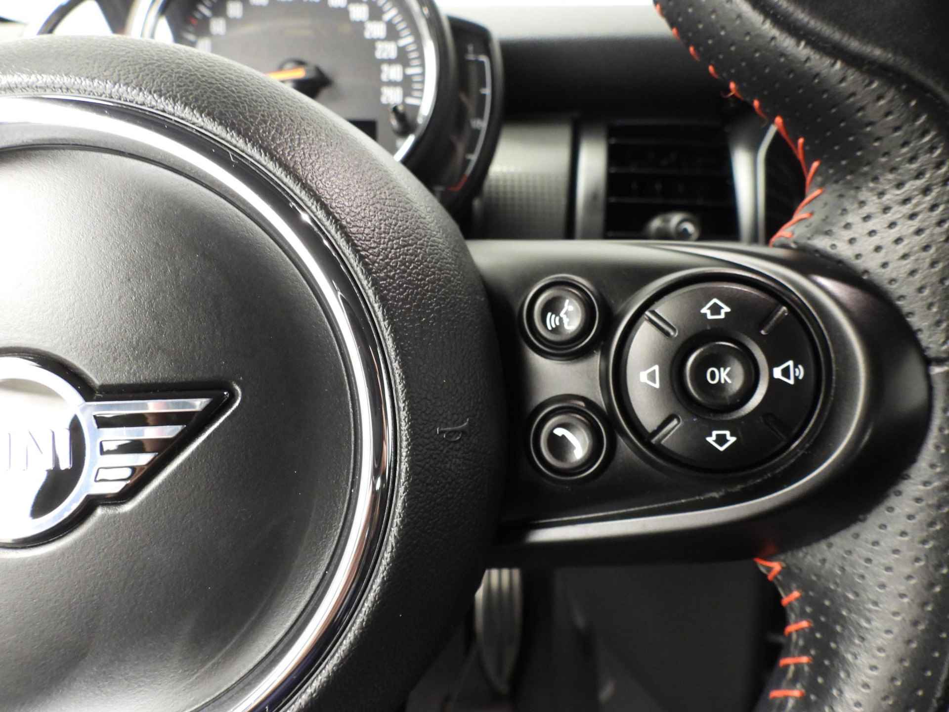 MINI 3-deurs 1.5 Cooper Dalston Edition | JCW pakket | LED | Navigatie | JCW sportstoel | Keyles go | Harman-kardon sound | Alu 17 inch - 15/41