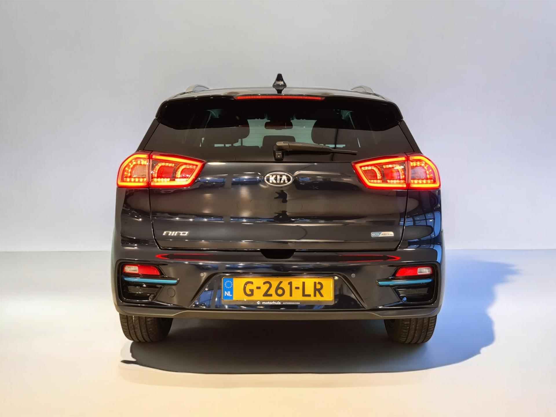 KIA e-Niro Elektrisch 204pk ExecutiveLine 64 kWh AUTOMAAT LED NAVI LEDER WINTERPACK - 12/36