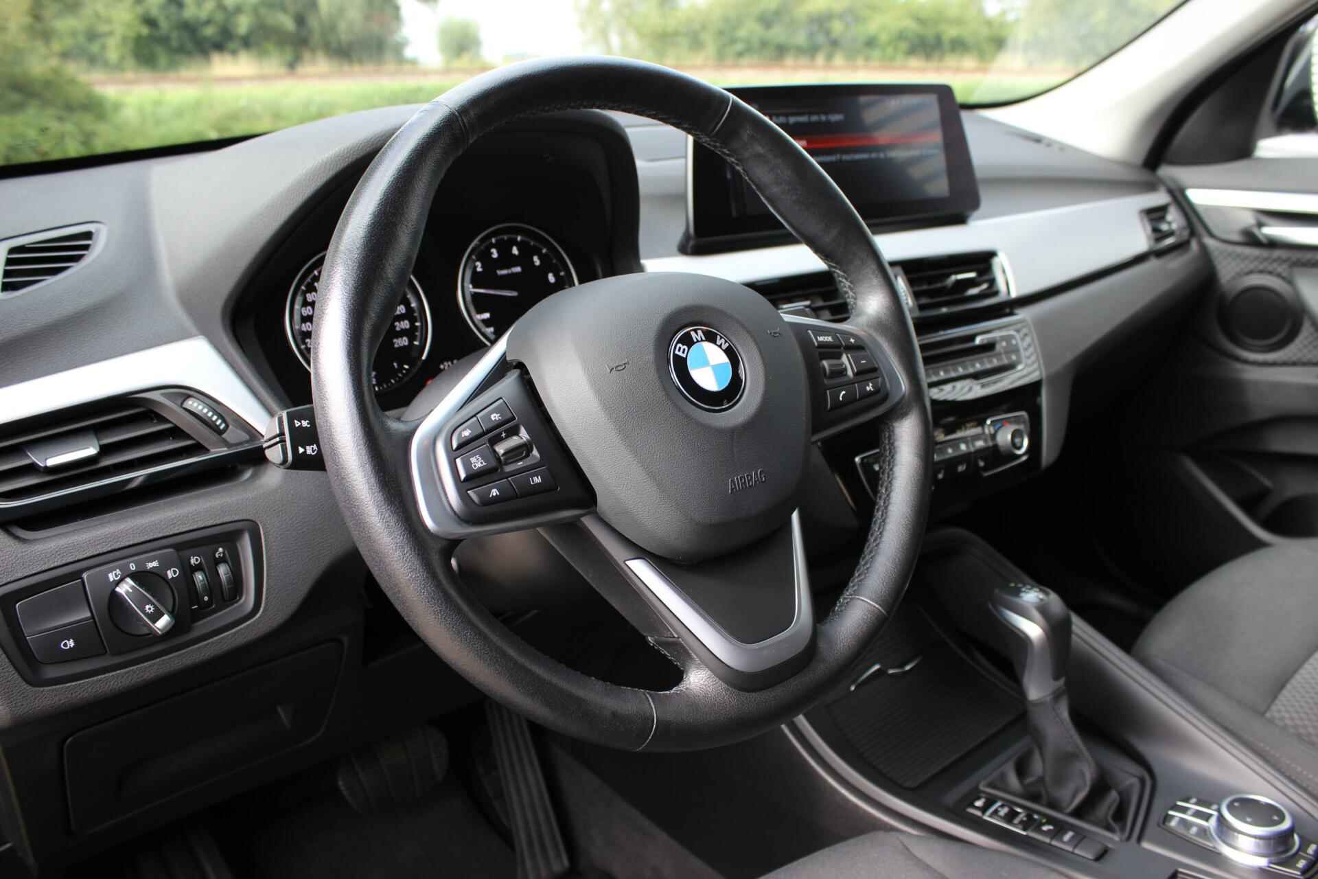 BMW X1 xDrive25e PHEV Advantage // HUD - Apple CarPlay - Navigatie - Dealer onderhouden - Inclusief 12 maanden garantie - 14/28