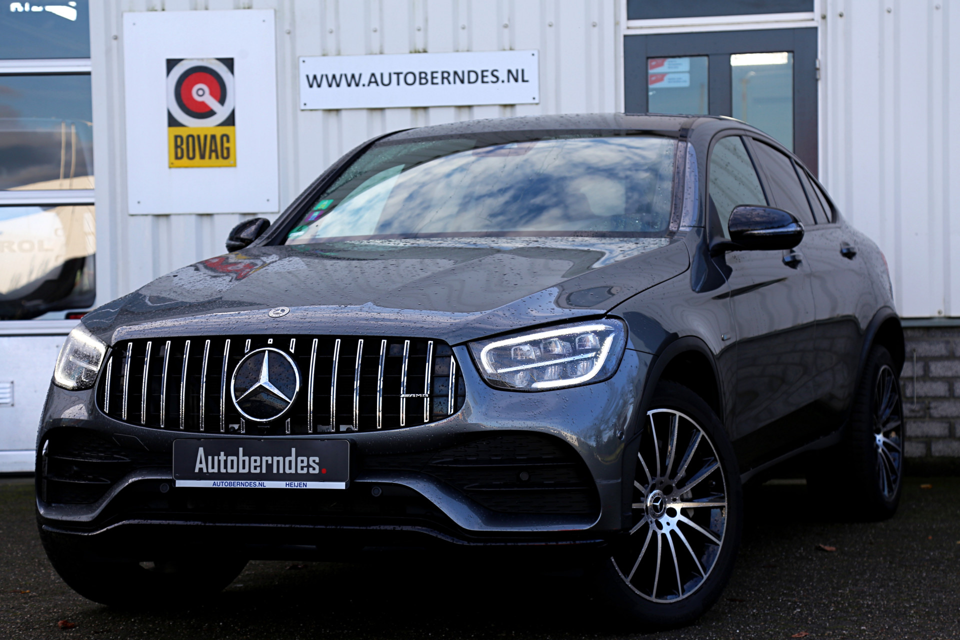 Mercedes-Benz GLC Coupé 300e 4MATIC AMG Plug in Hybride PHEV 9G-Aut.*BTW*Perfect MB Onderh.*1ste Eig.*AMG Ext/int/Sport Leder/Stoelverw./Navi/LED/