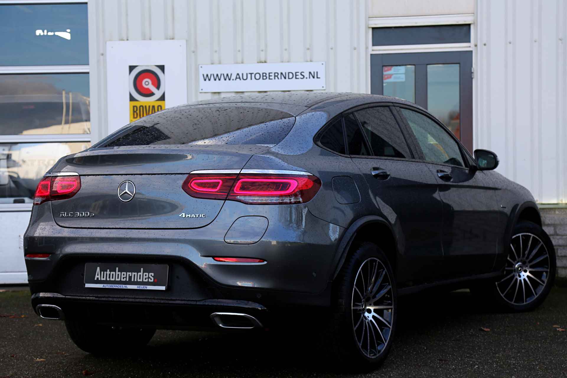 Mercedes-Benz GLC Coupé 300e 4MATIC AMG Plug in Hybride PHEV 9G-Aut.*BTW*Perfect MB Onderh.*1ste Eig.*AMG Ext/int/Sport Leder/Stoelverw./Navi/LED/ - 2/13