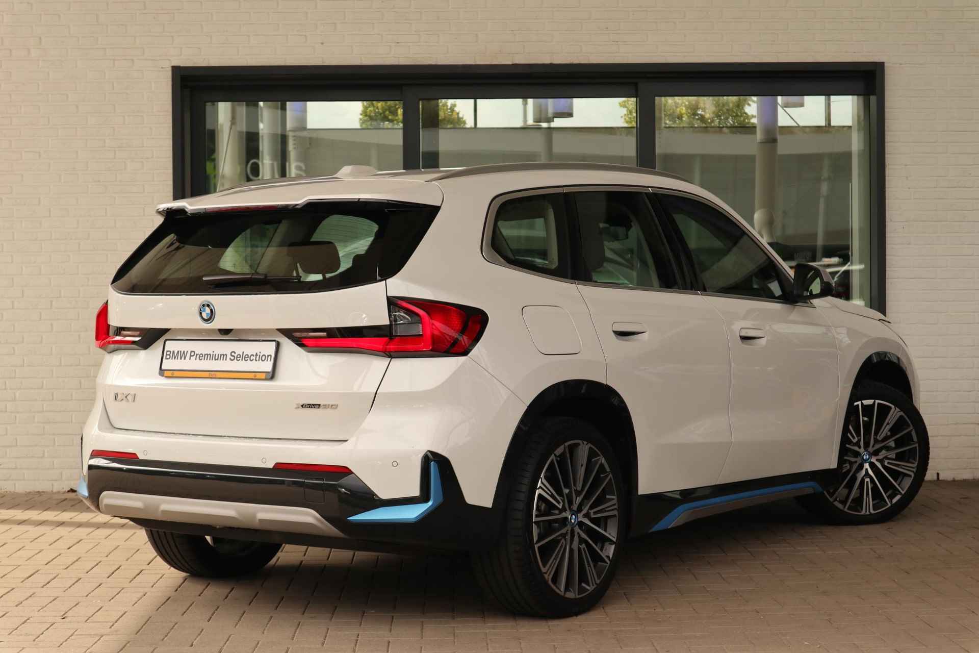 BMW iX1 xDrive30 Launch Edition | xLine | Innovation Pack - 4/30