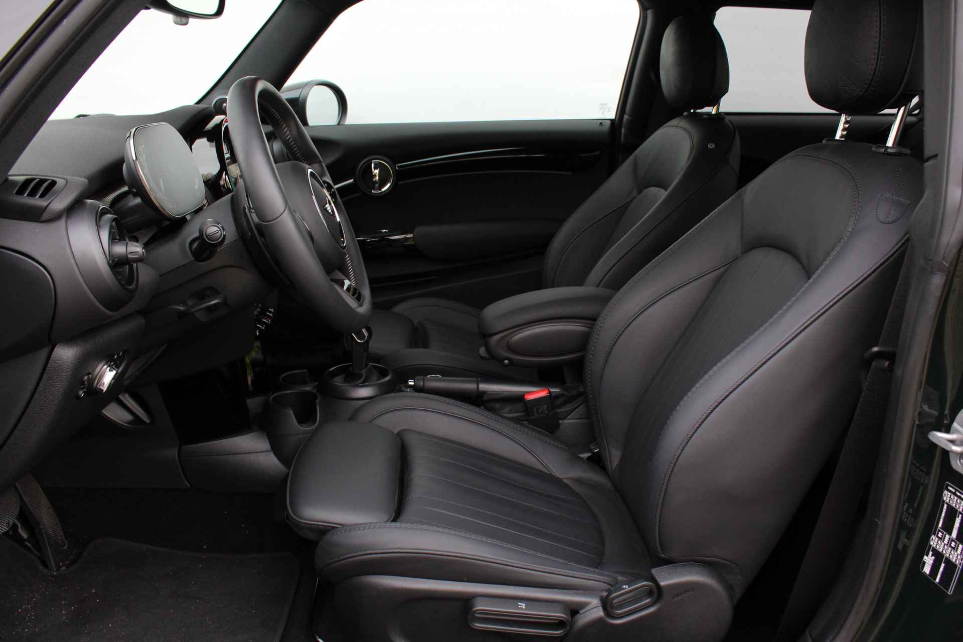 MINI Hatchback Cooper S Resolute Automaat / Premium Plus Pakket / Panoramadak / Achteruitrijcamera / Sportstoelen / Comfort Access / LED / Harman-Kardon / Park Assistant - 16/30